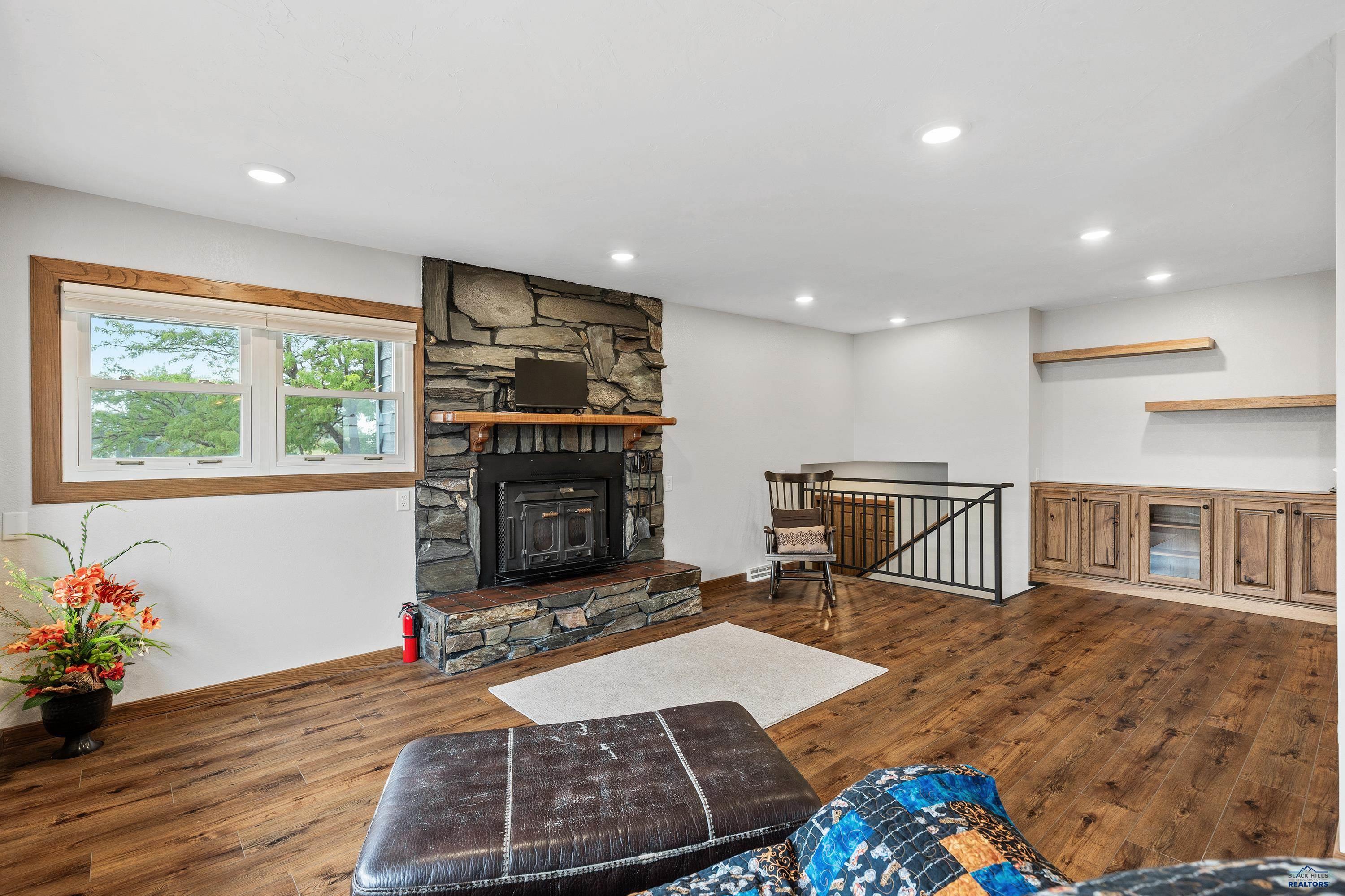 New Underwood, South Dakota 57761, United States, 4 Bedrooms Bedrooms, ,2 BathroomsBathrooms,Residential,Contingent,54678