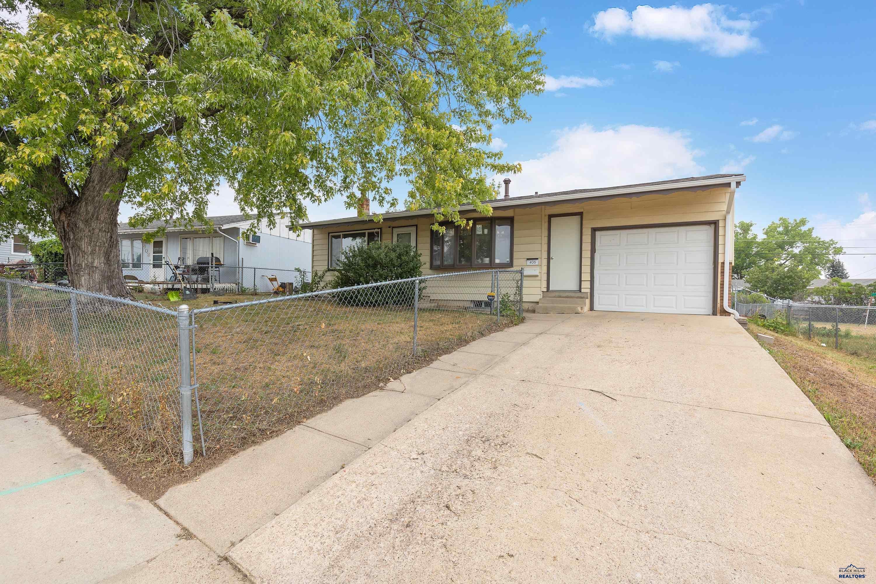 406 E WATERLOO