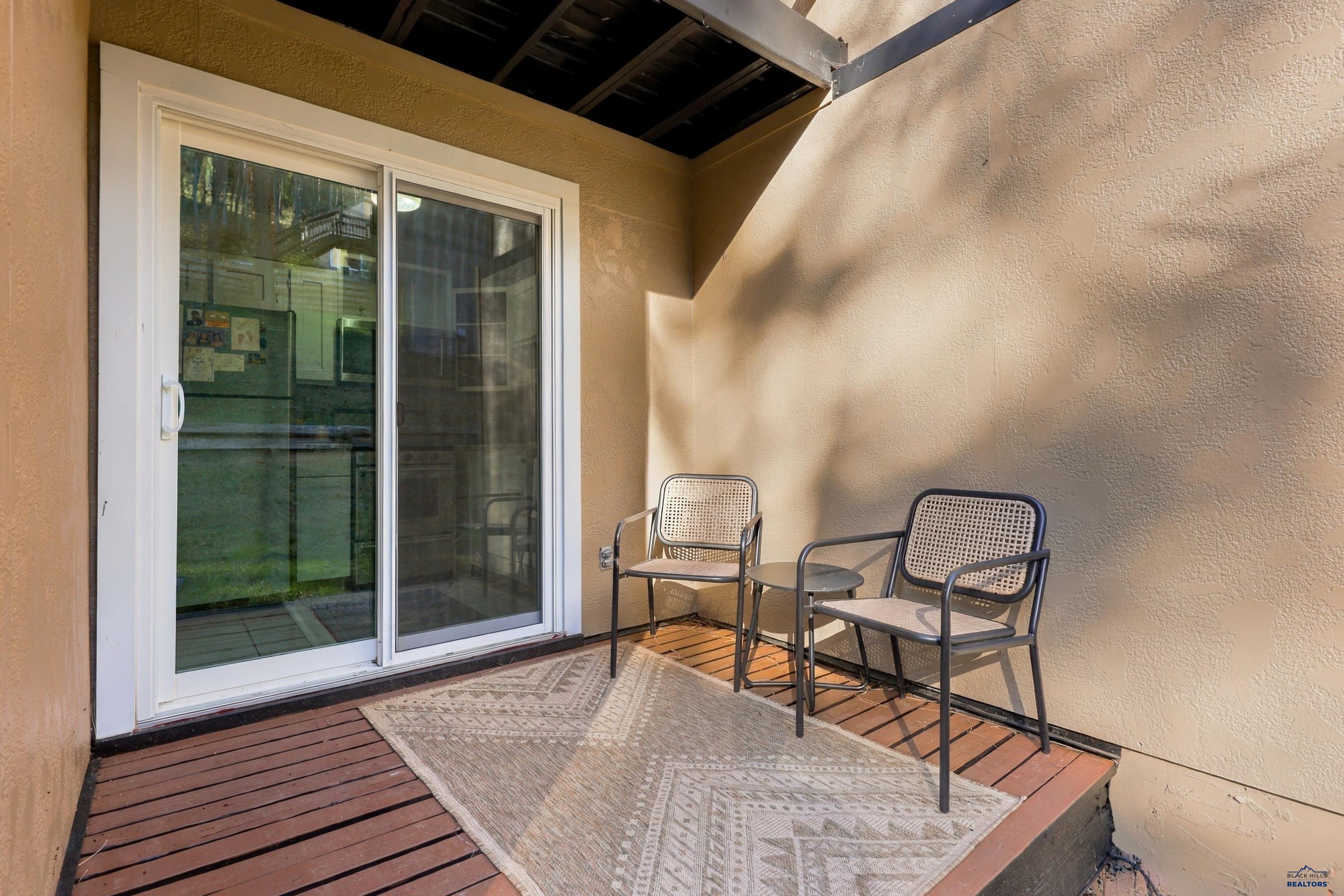 8C GLENDALE LN