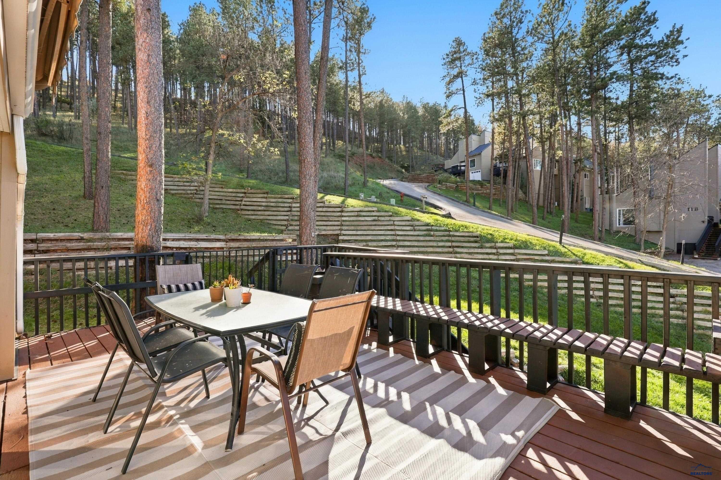 8C GLENDALE LN