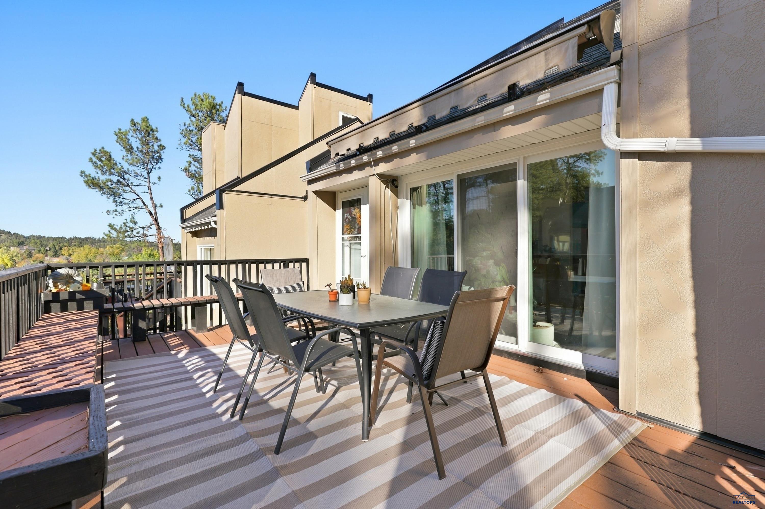 8C GLENDALE LN