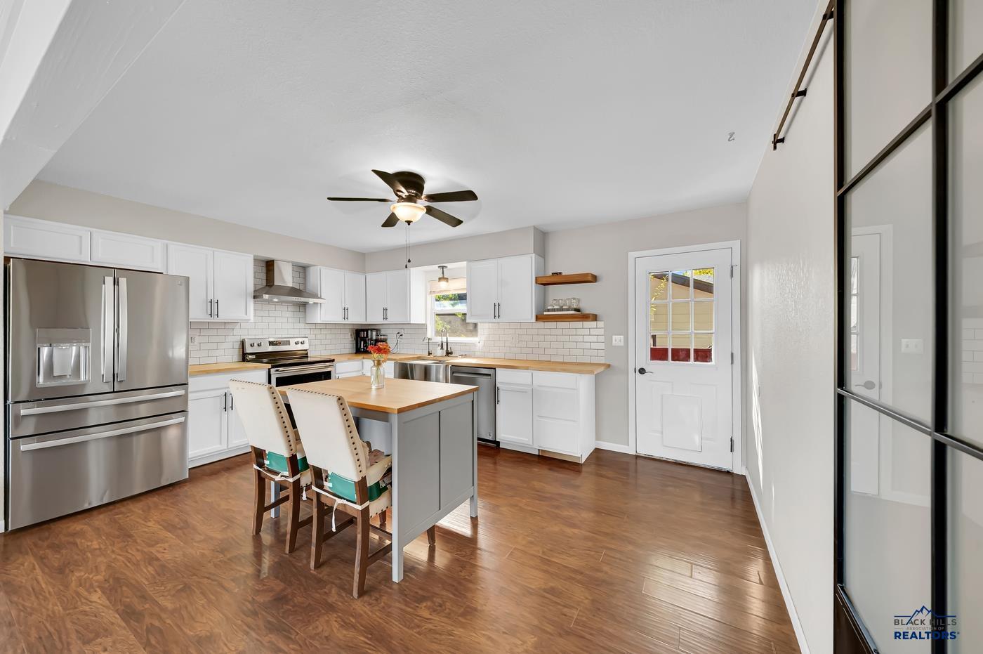 517 LION DR