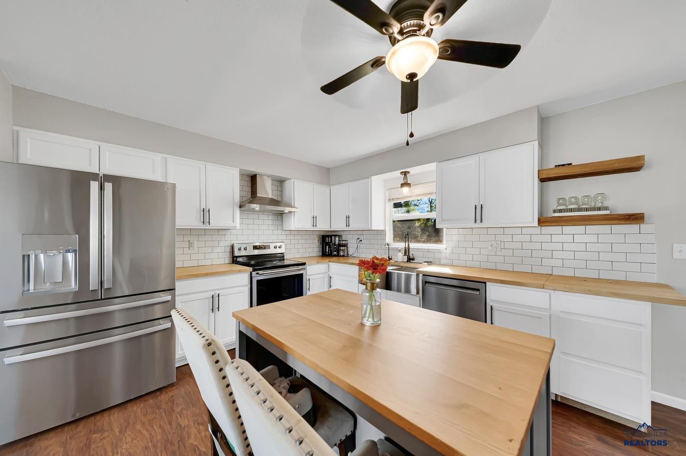 517 LION DR