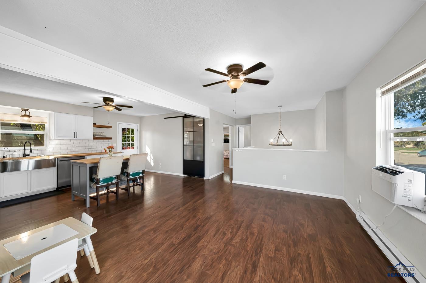 517 LION DR