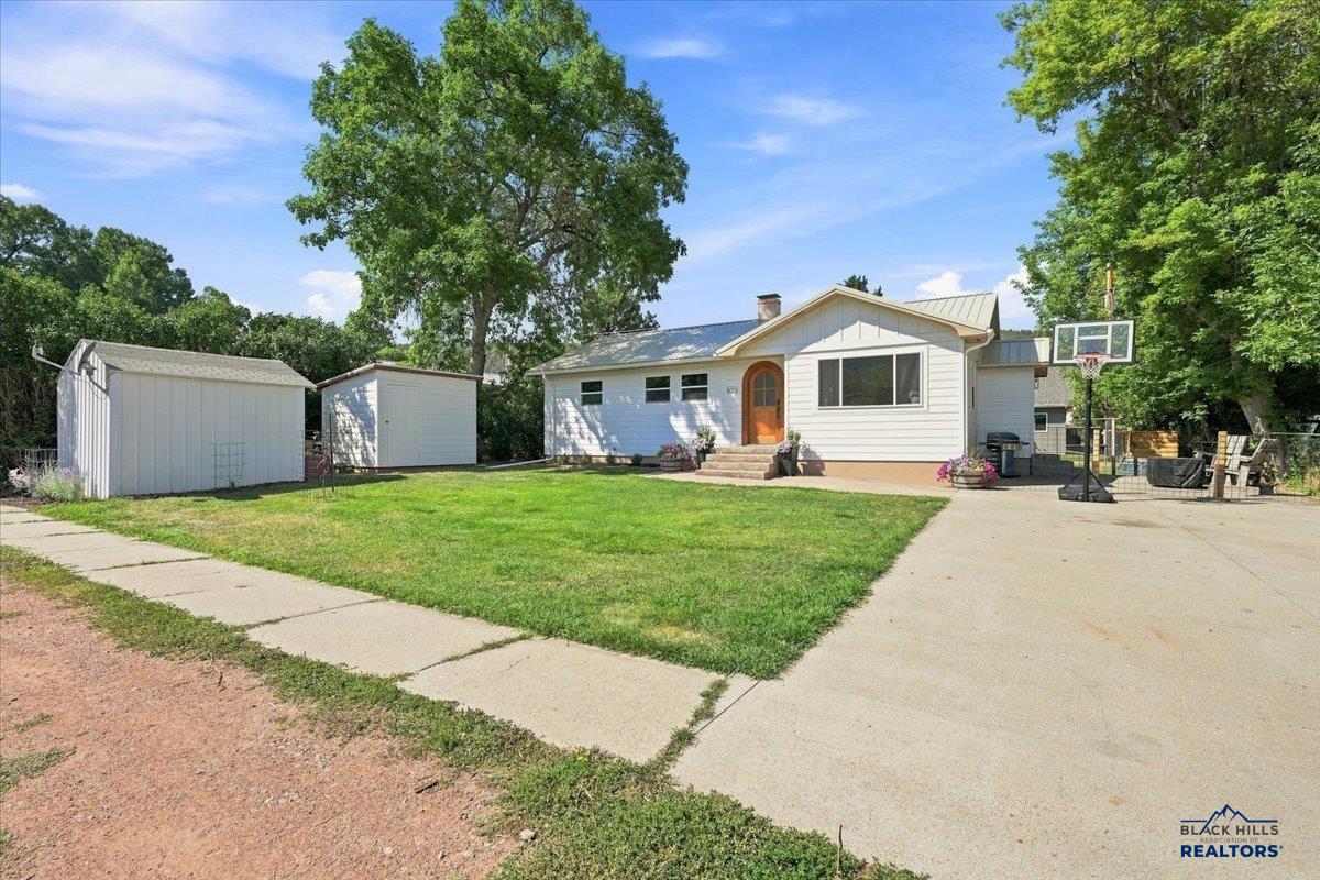 1015 E Warren