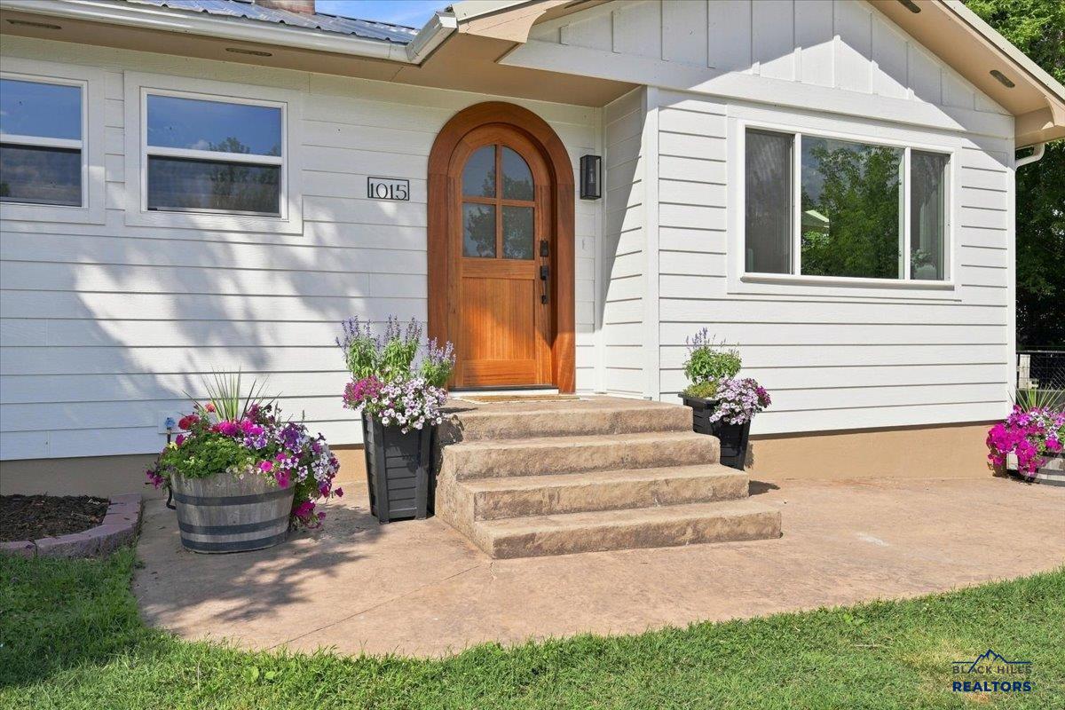 1015 E Warren