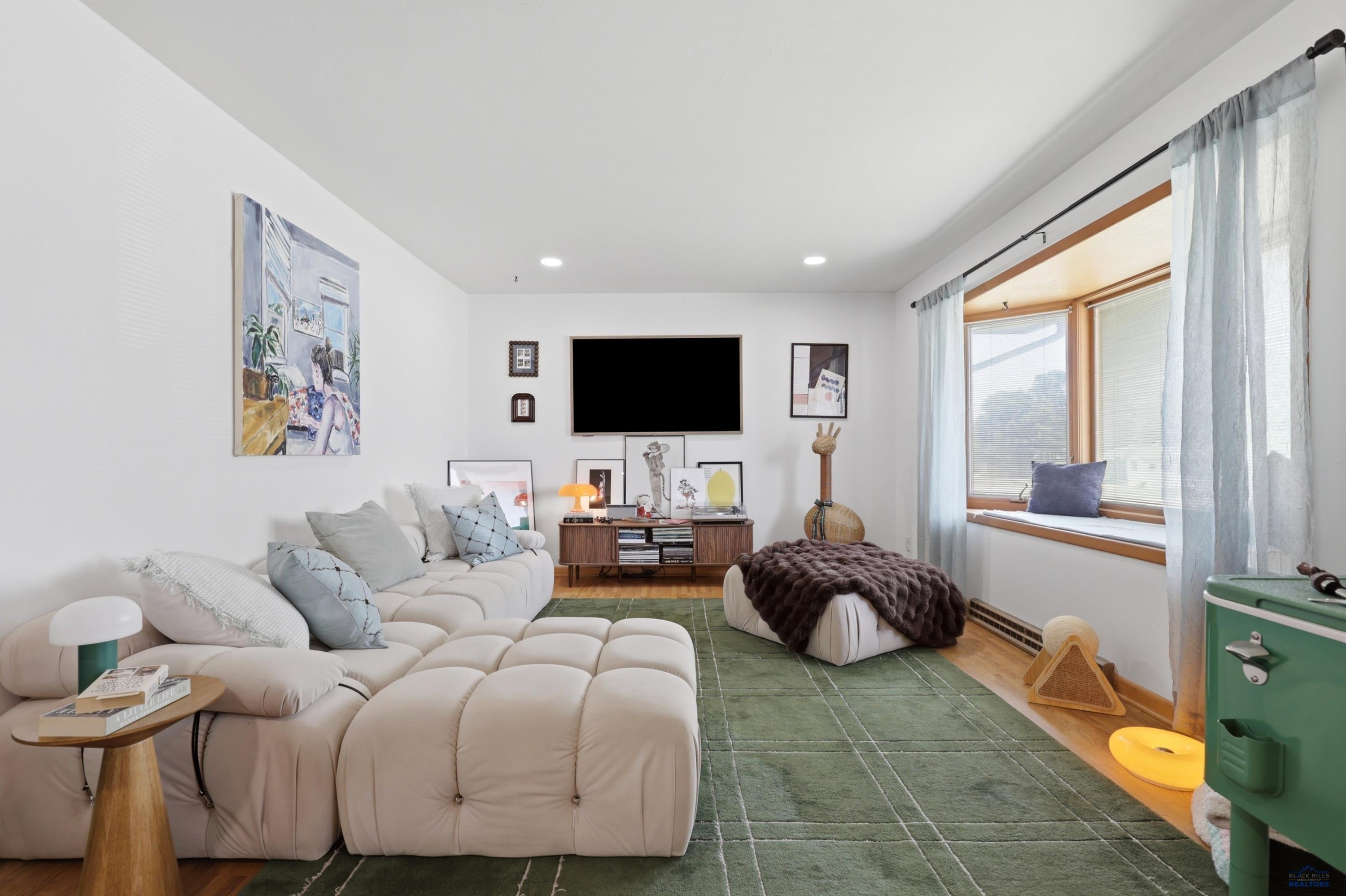 2627 LAWNDALE DR
