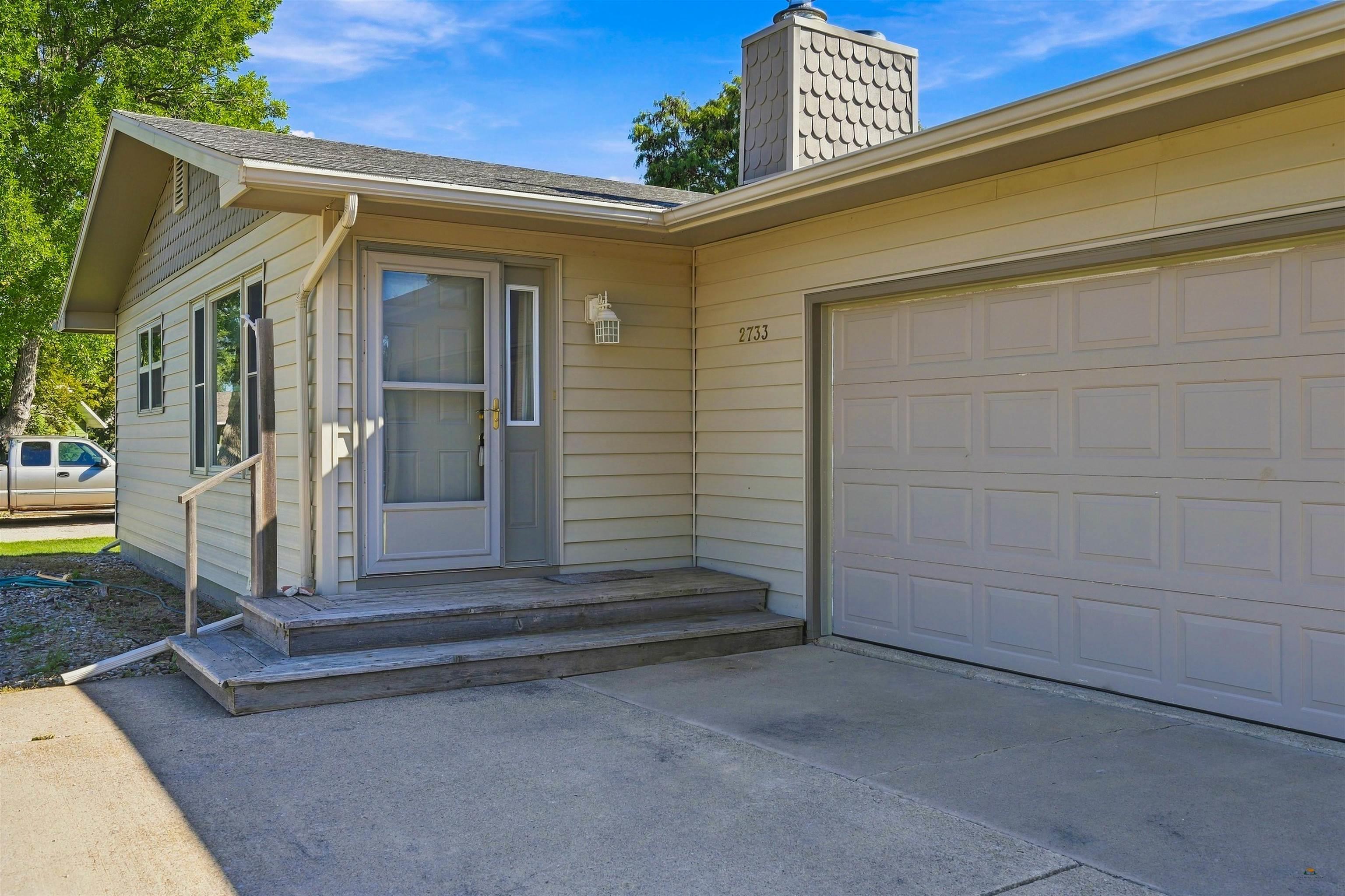 2733 EDEN LN