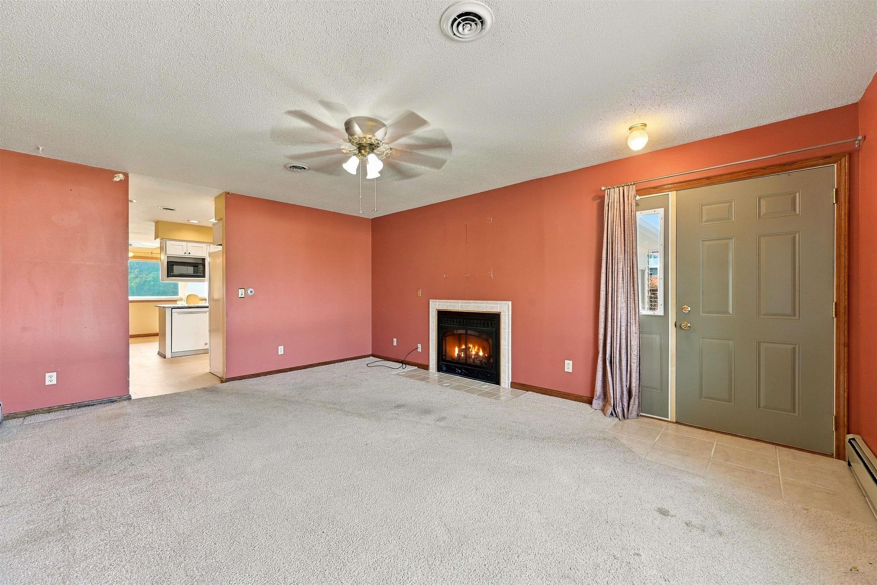 2733 EDEN LN
