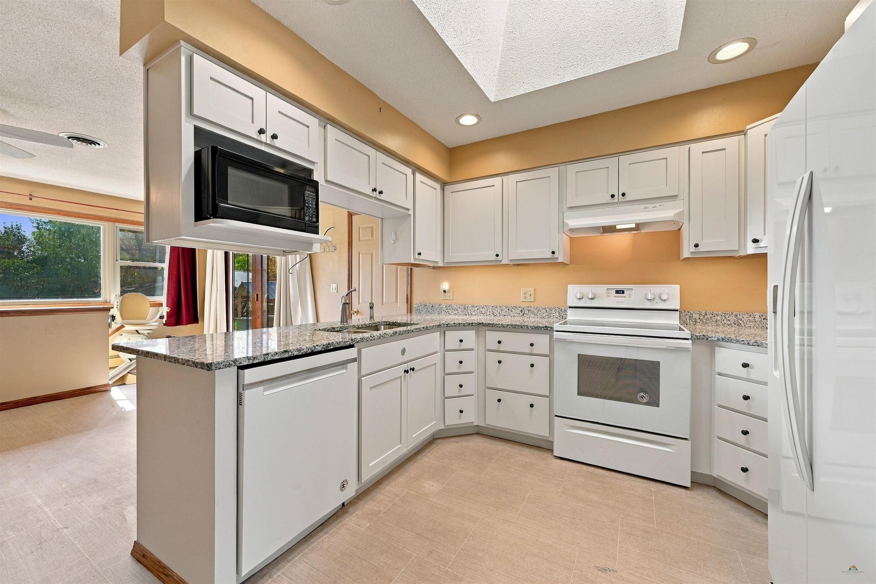 2733 EDEN LN