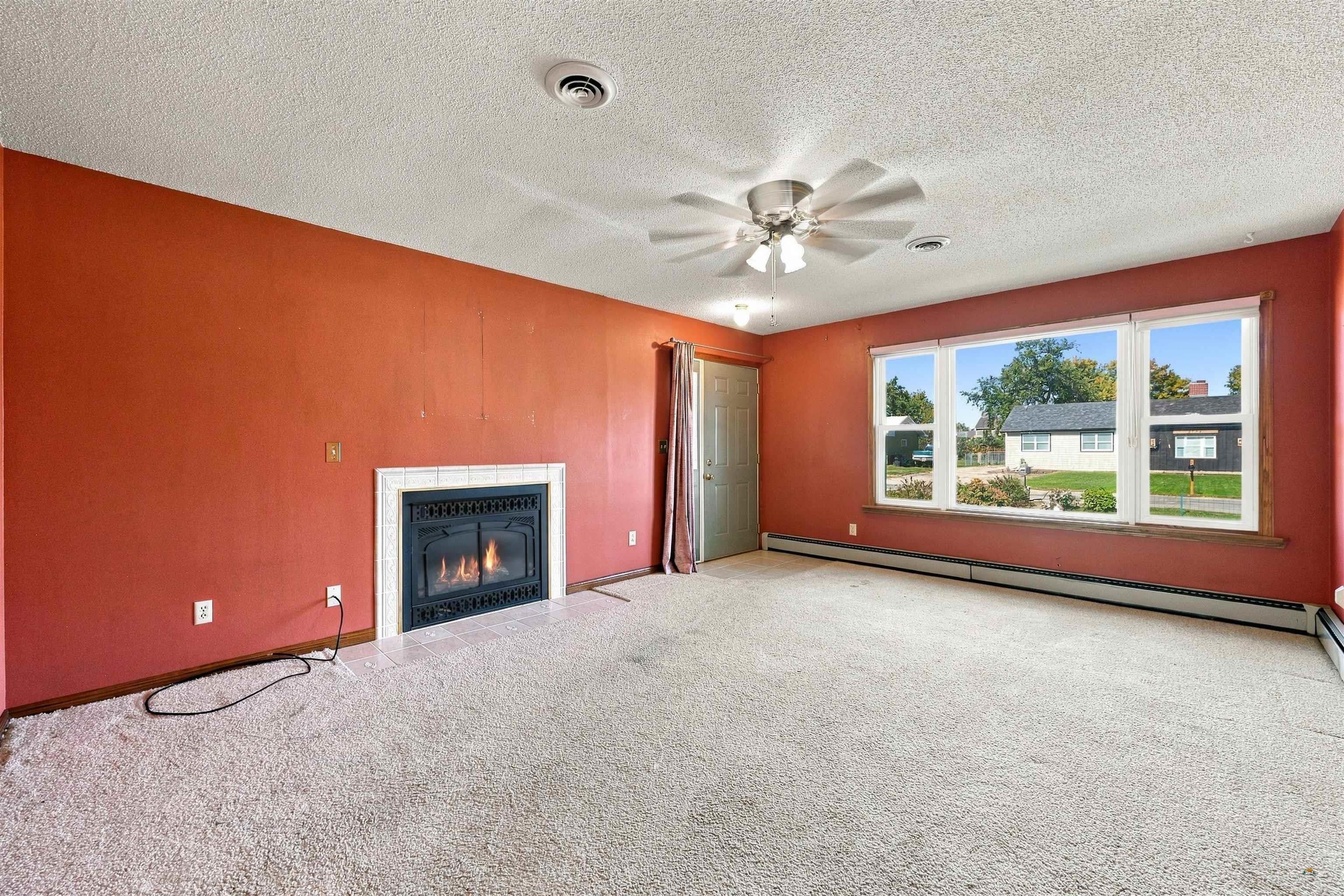 2733 EDEN LN