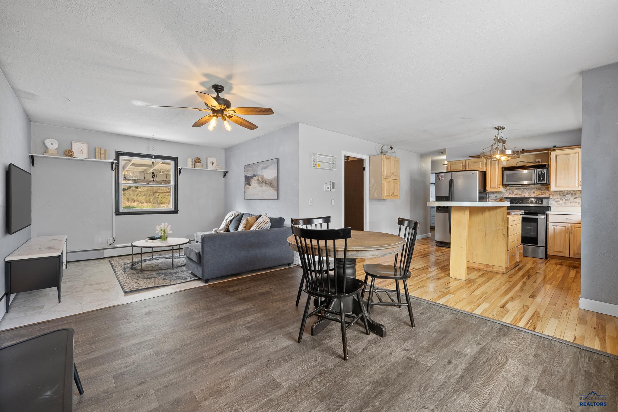 2611 OAK AVE