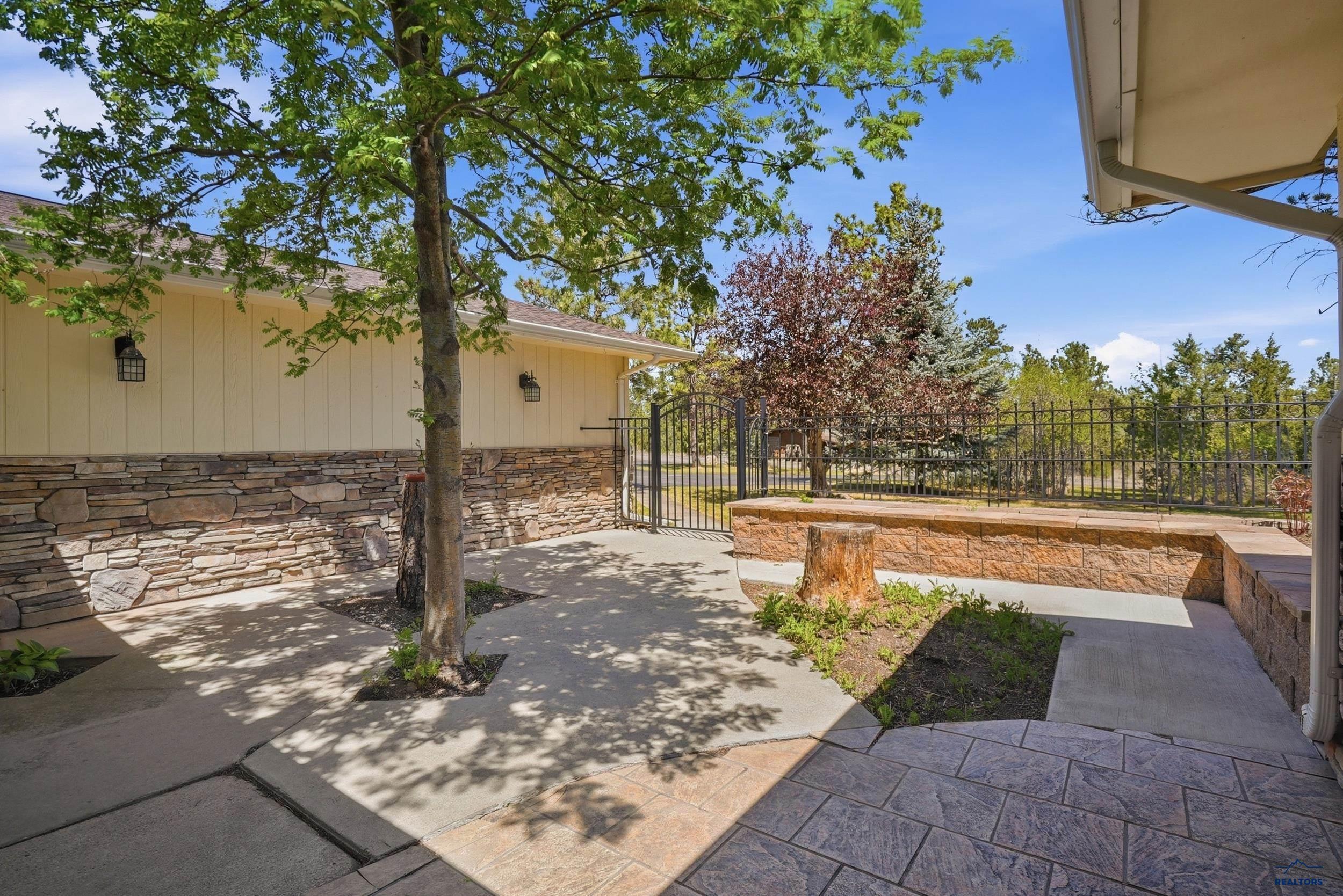 955 KINGSWOOD DR