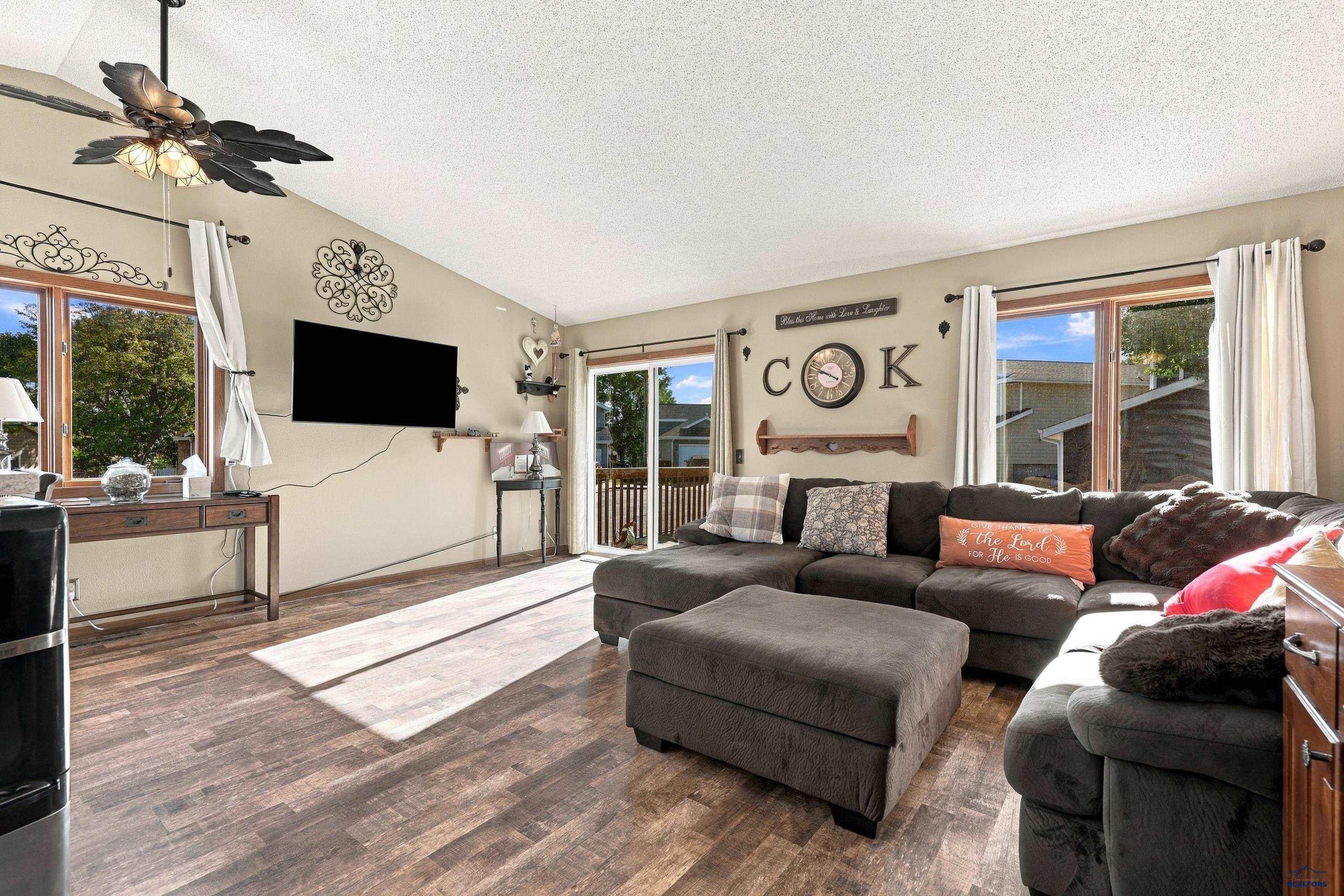 4124 PRAIRIE VIEW DR