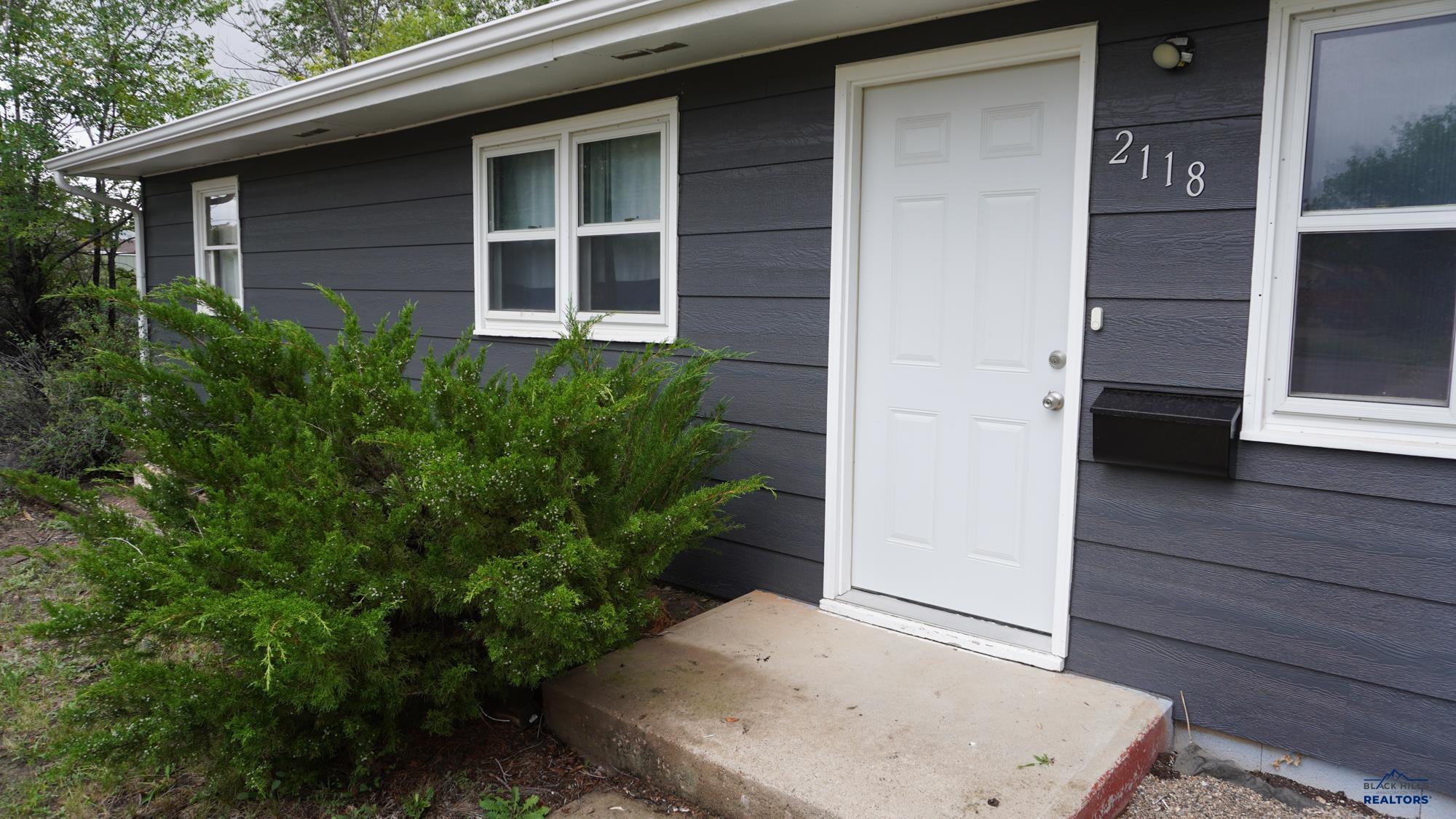 2118 OAK AVE