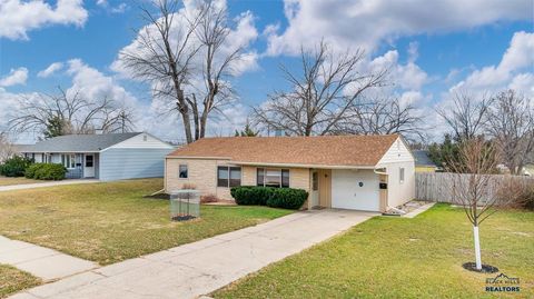 501 ROBBINS DR Rapid City SD 57701