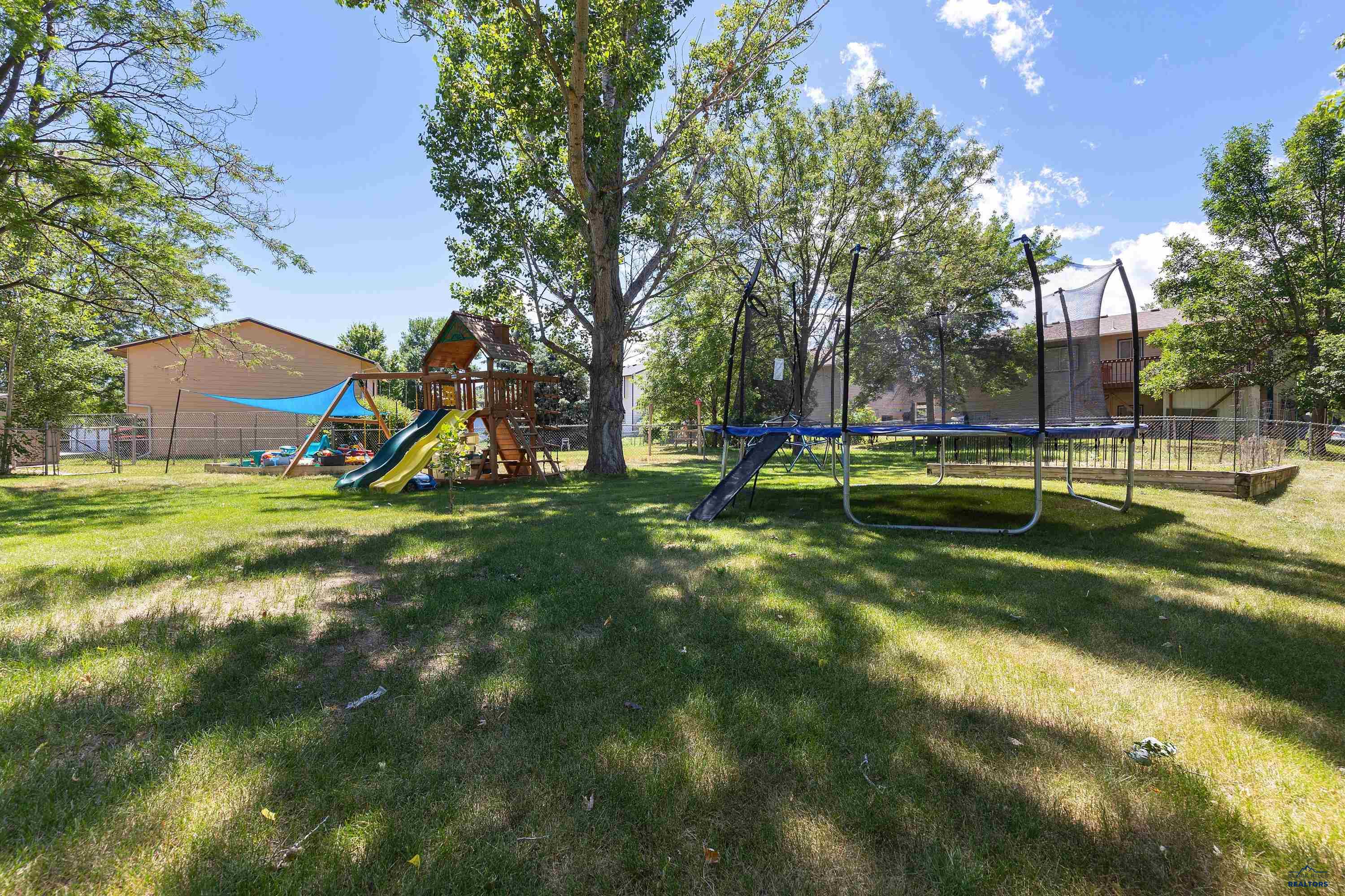 Rapid City, South Dakota 57701, United States, 4 Bedrooms Bedrooms, ,2 BathroomsBathrooms,Residential,Pending,53593