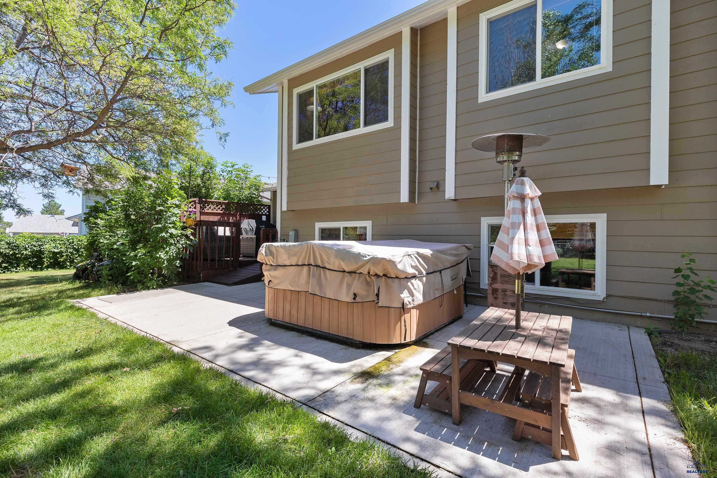 Rapid City, South Dakota 57701, United States, 4 Bedrooms Bedrooms, ,2 BathroomsBathrooms,Residential,Pending,53593