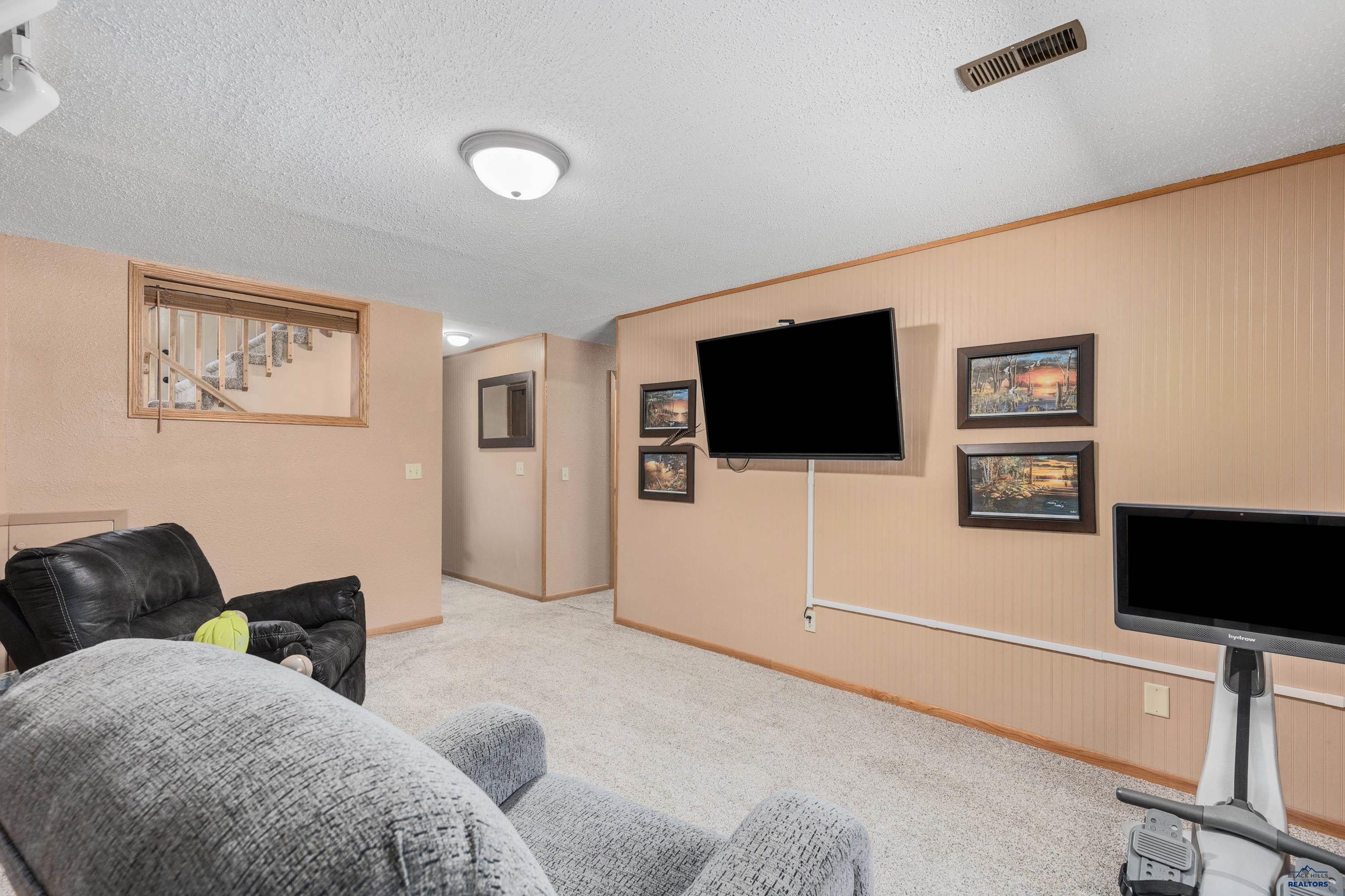 Rapid City, South Dakota 57701, United States, 4 Bedrooms Bedrooms, ,2 BathroomsBathrooms,Residential,Pending,53593