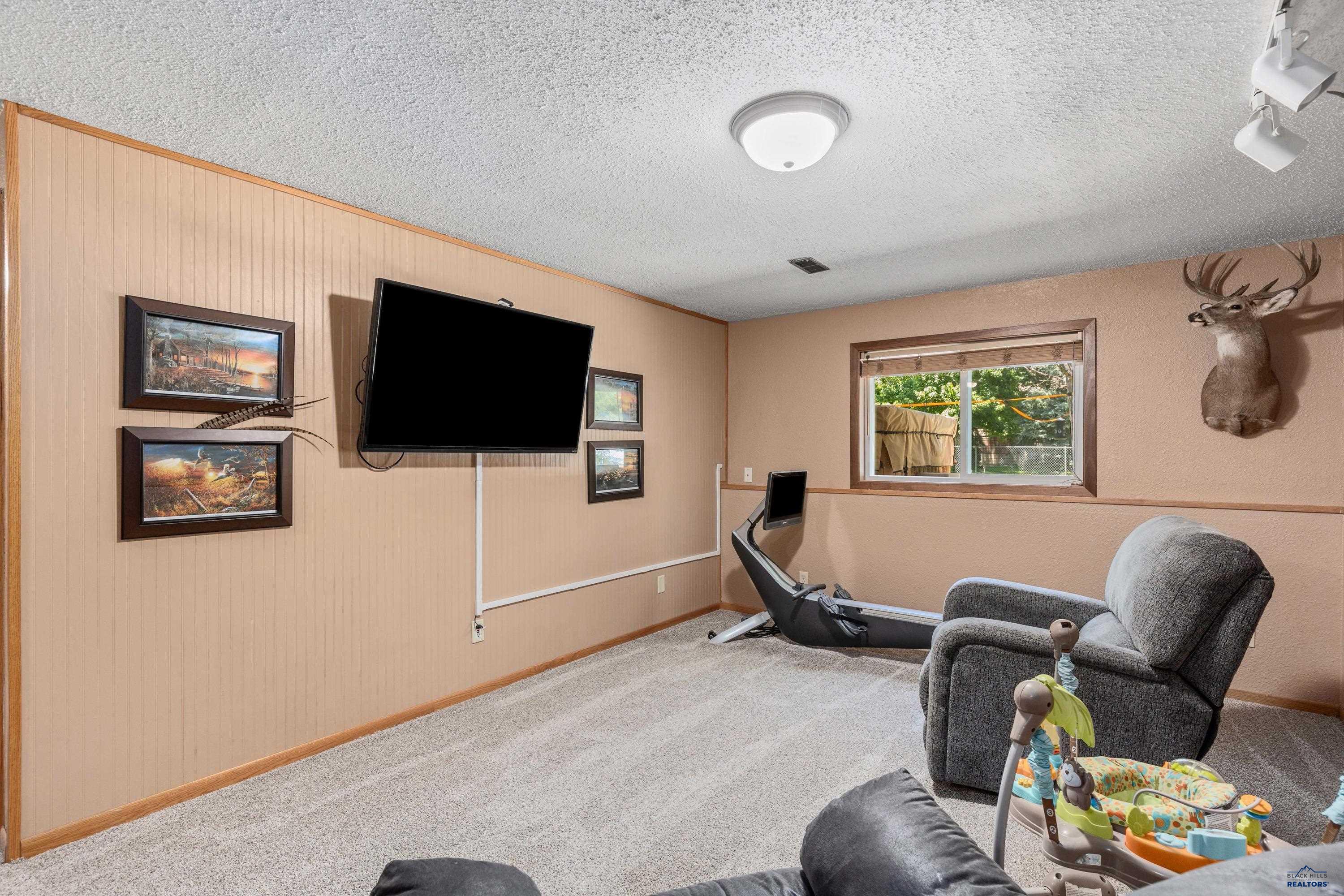 Rapid City, South Dakota 57701, United States, 4 Bedrooms Bedrooms, ,2 BathroomsBathrooms,Residential,Pending,53593