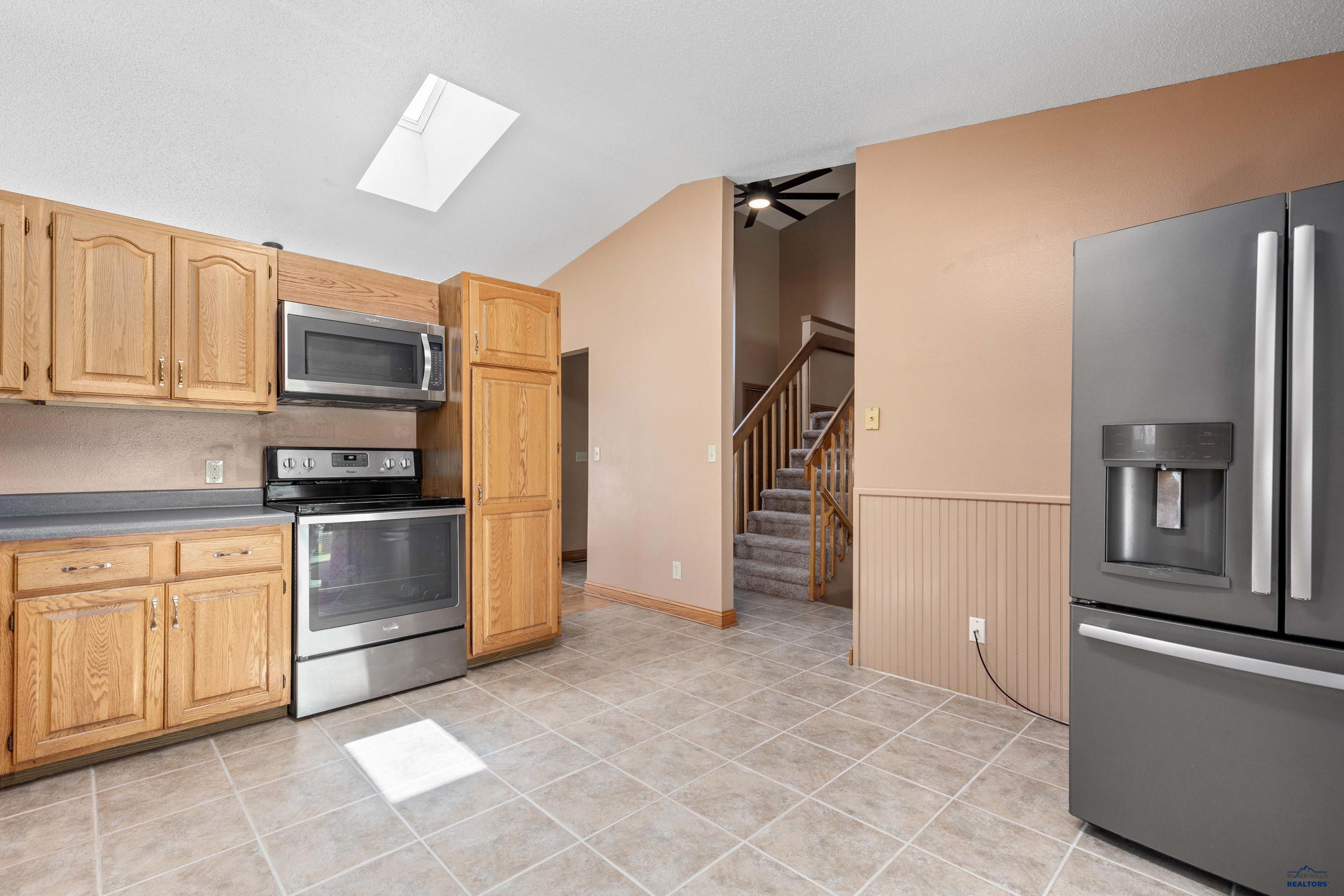 Rapid City, South Dakota 57701, United States, 4 Bedrooms Bedrooms, ,2 BathroomsBathrooms,Residential,Pending,53593