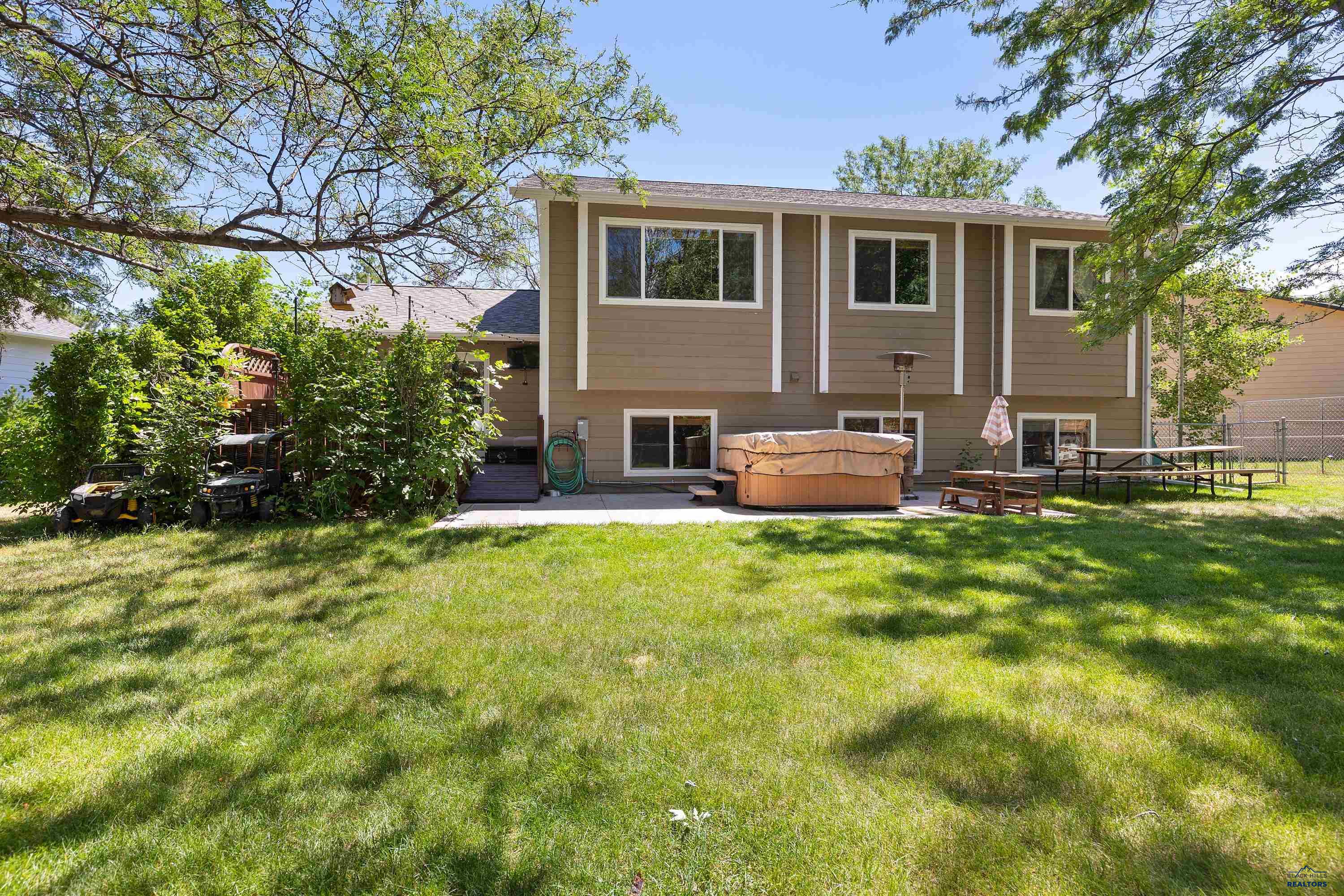 Rapid City, South Dakota 57701, United States, 4 Bedrooms Bedrooms, ,2 BathroomsBathrooms,Residential,Pending,53593