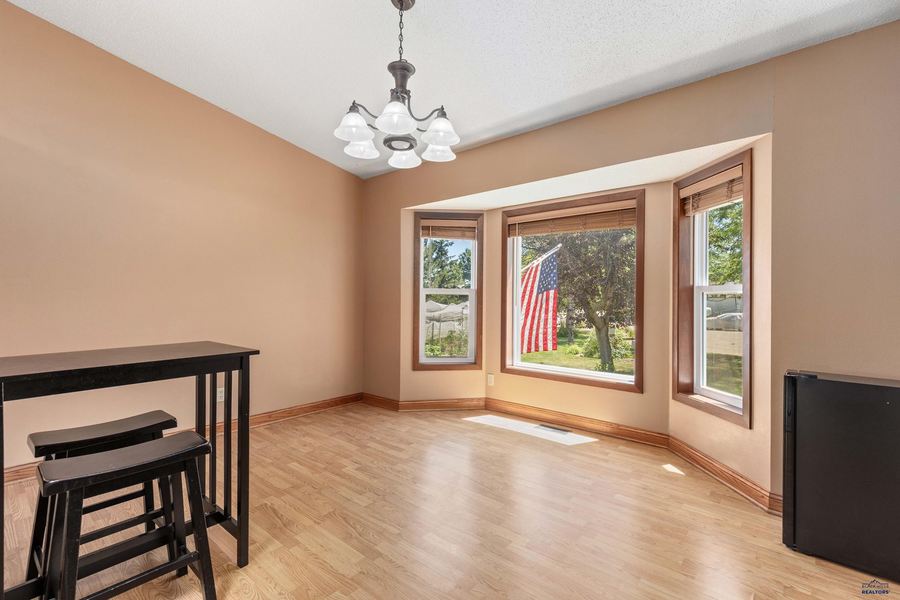 Rapid City, South Dakota 57701, United States, 4 Bedrooms Bedrooms, ,2 BathroomsBathrooms,Residential,Pending,53593