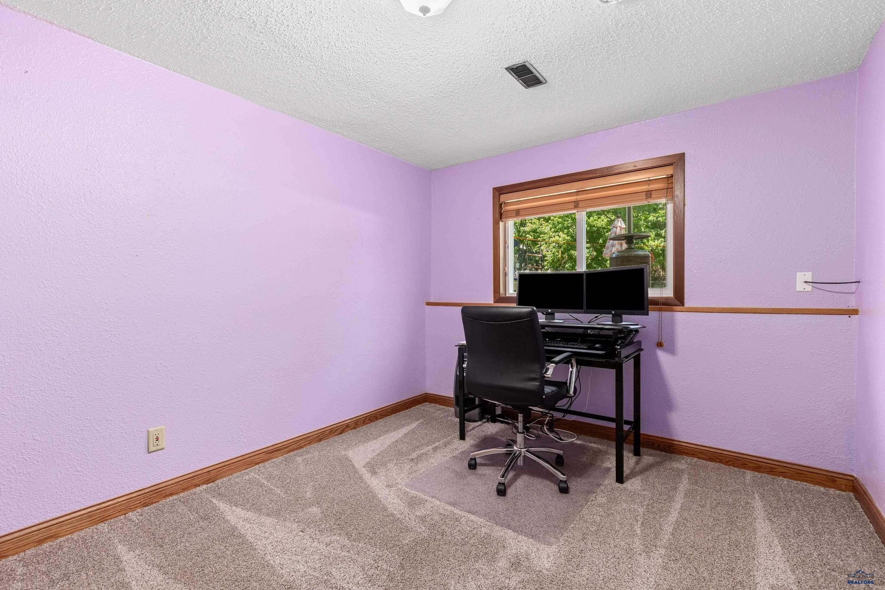 Rapid City, South Dakota 57701, United States, 4 Bedrooms Bedrooms, ,2 BathroomsBathrooms,Residential,Pending,53593