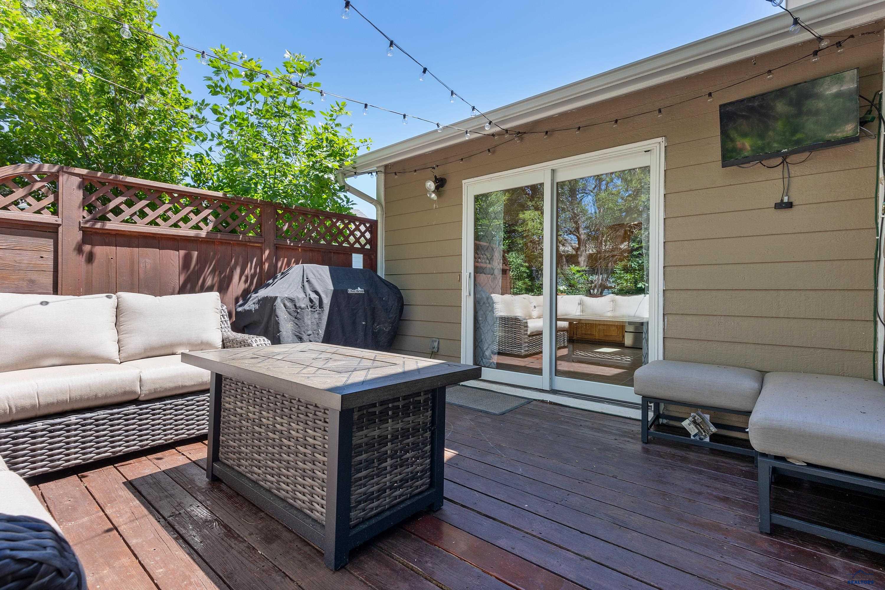 Rapid City, South Dakota 57701, United States, 4 Bedrooms Bedrooms, ,2 BathroomsBathrooms,Residential,Pending,53593