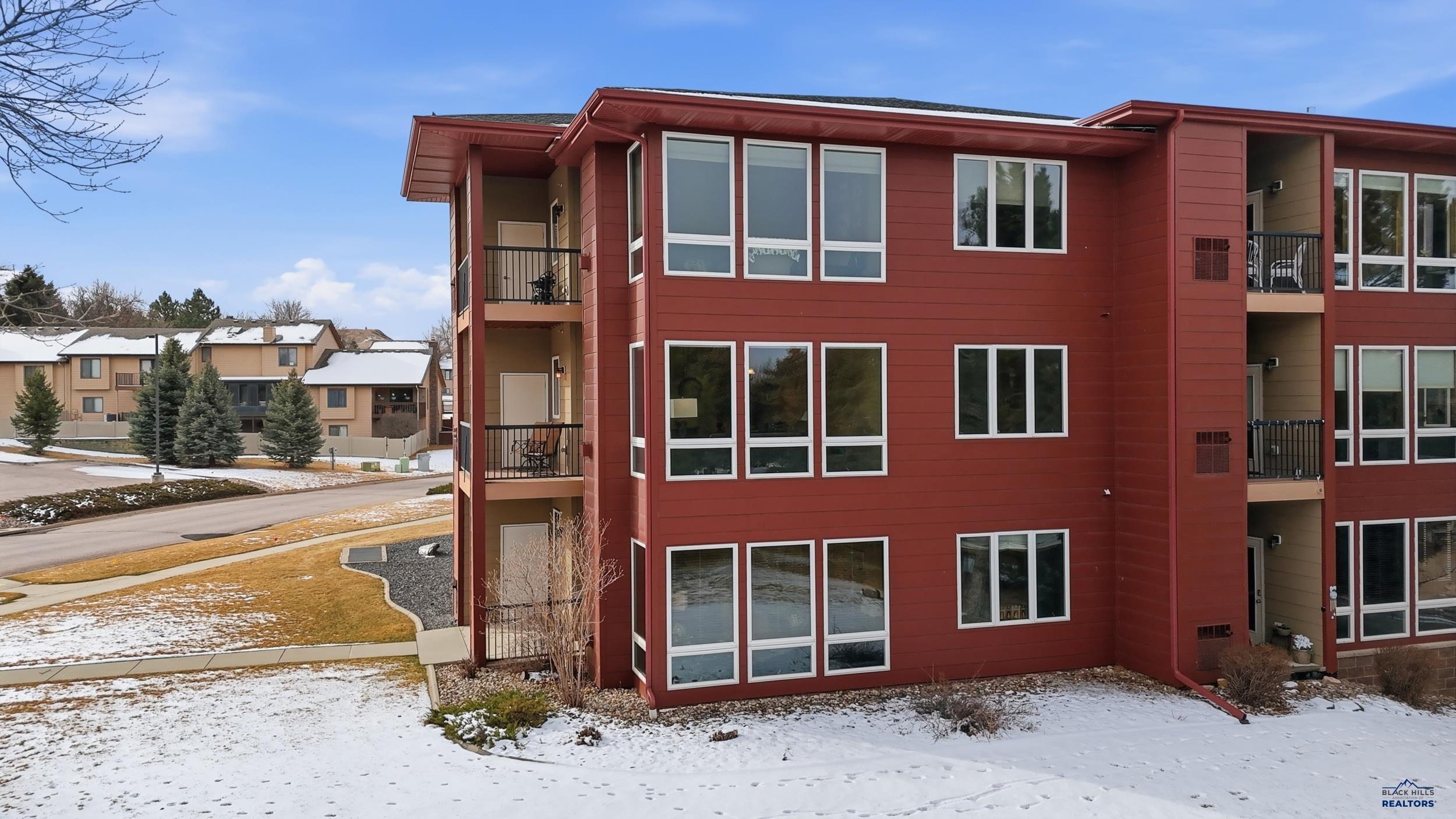 Photo 1 of 37 — 4027 FAIRWAY HILLS DR, Rapid City, SD 57702