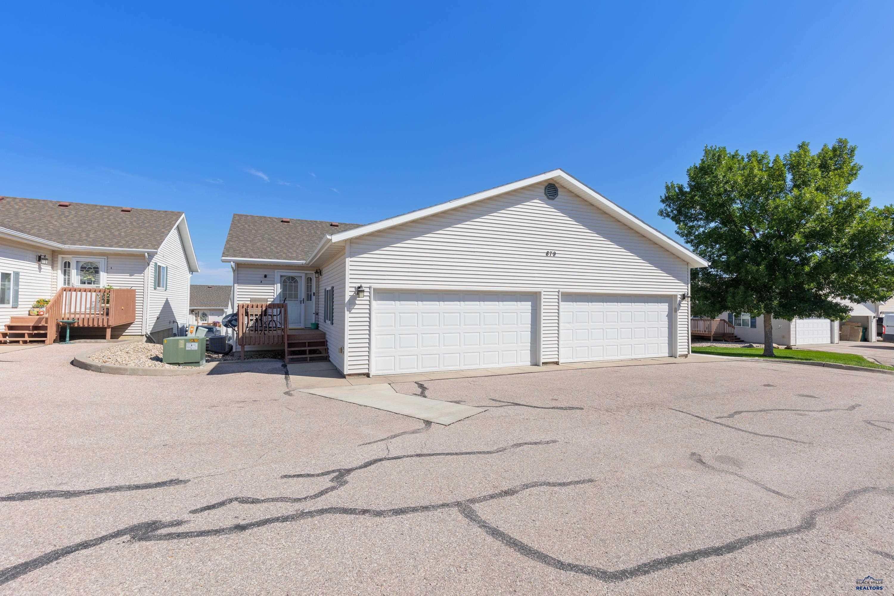 879 E MINNESOTA