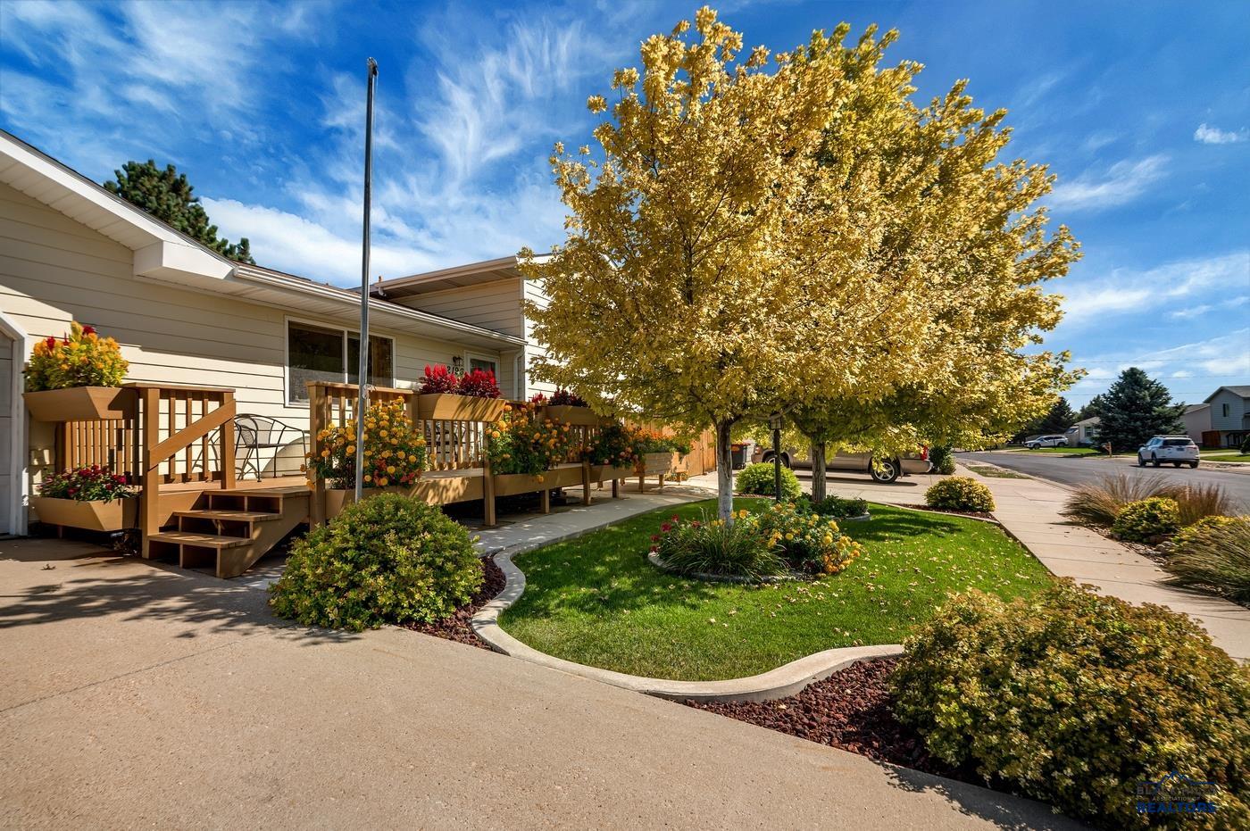 2196 MEADOW LANE