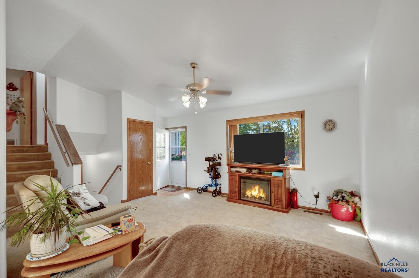 2196 MEADOW LANE