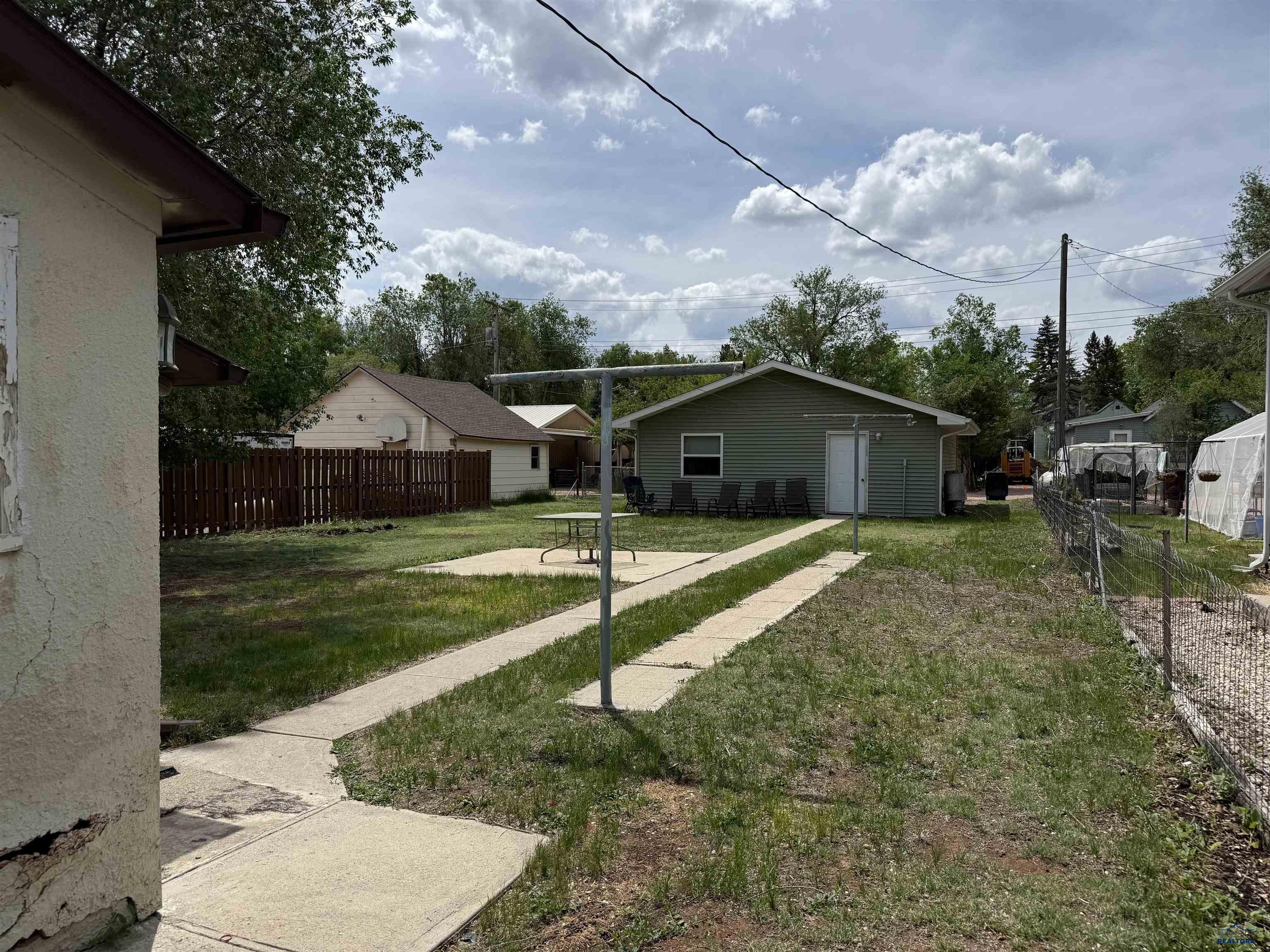 1941 ALBANY AVE