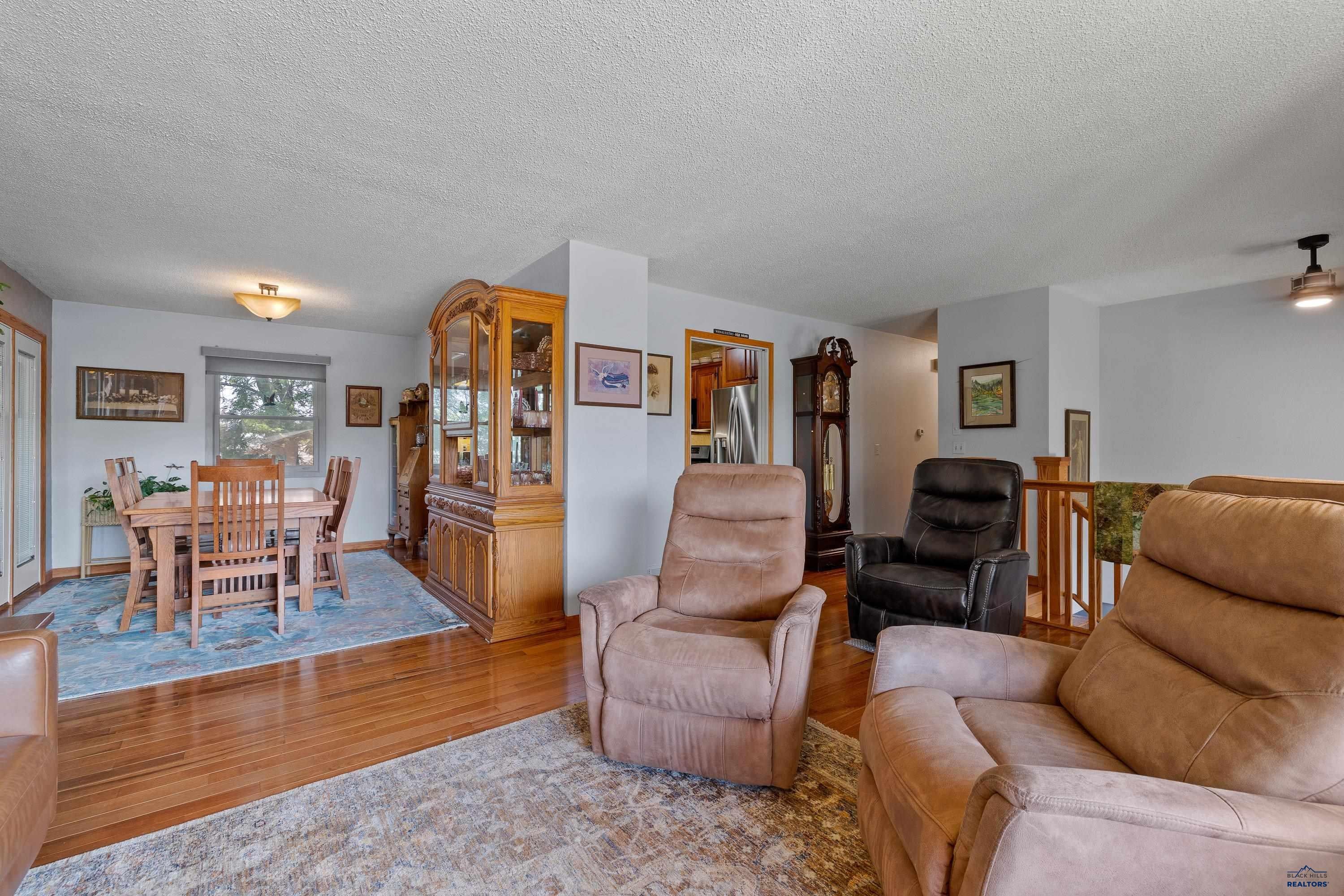 3208 COUNTRY CLUB DR