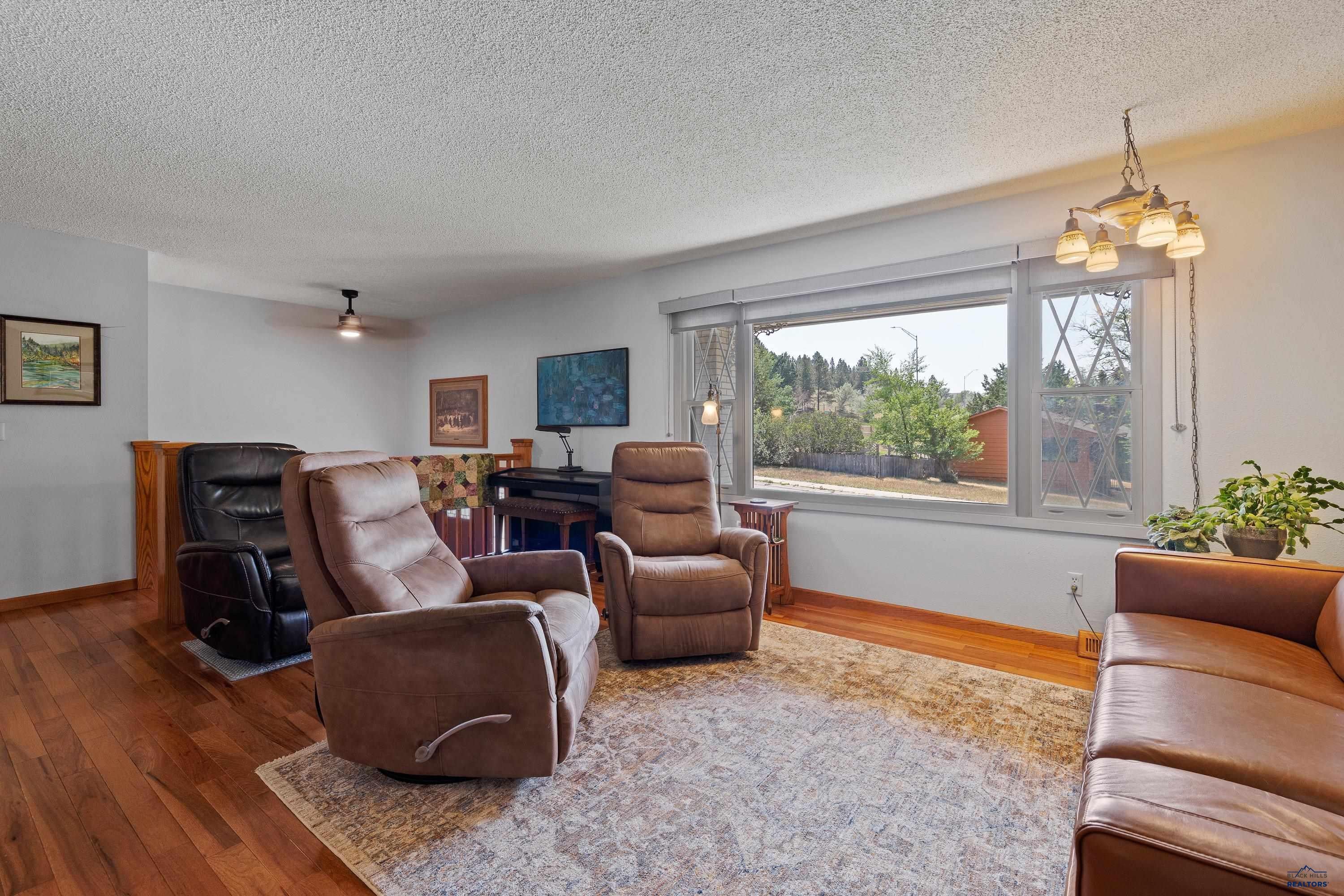 3208 COUNTRY CLUB DR