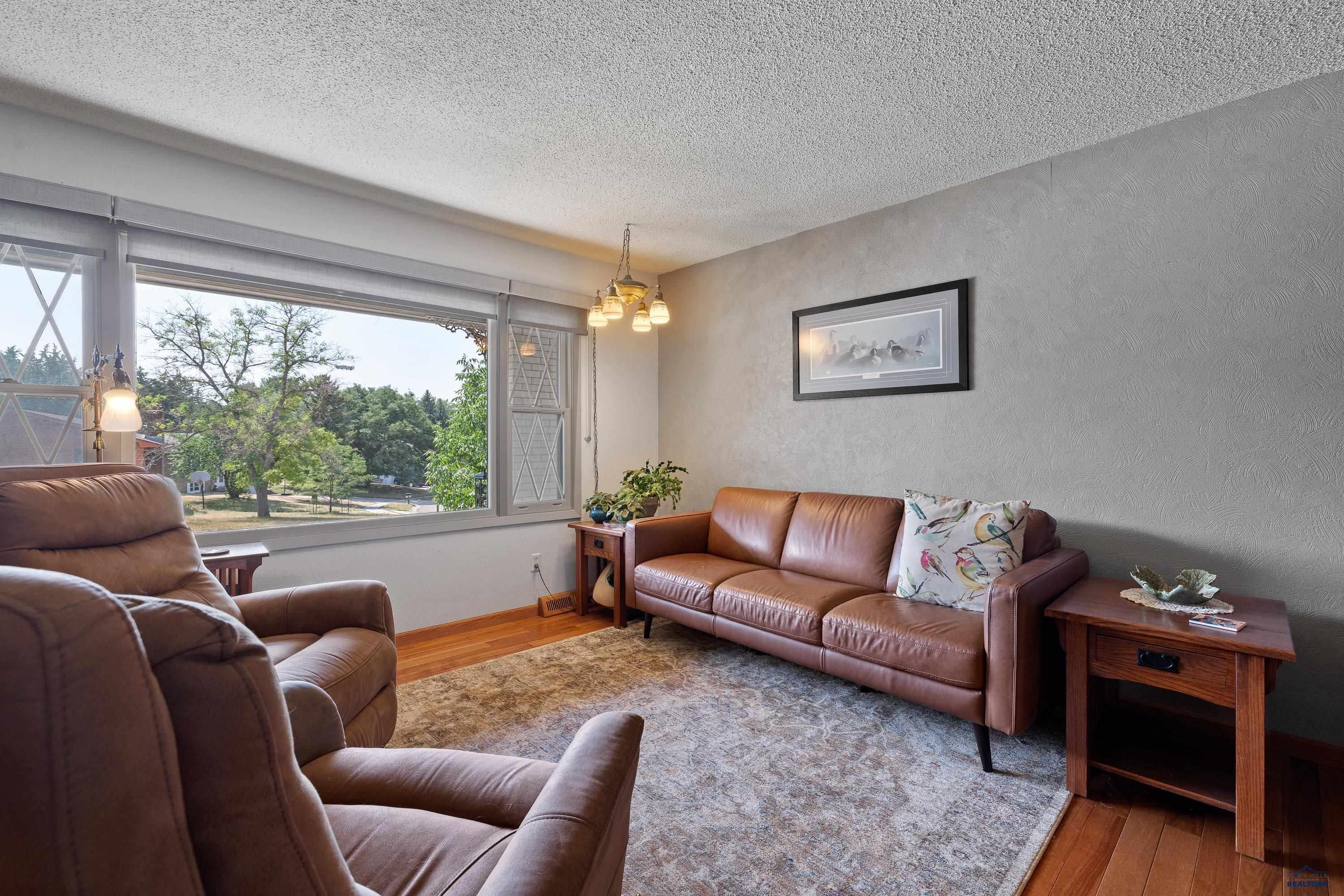 3208 COUNTRY CLUB DR