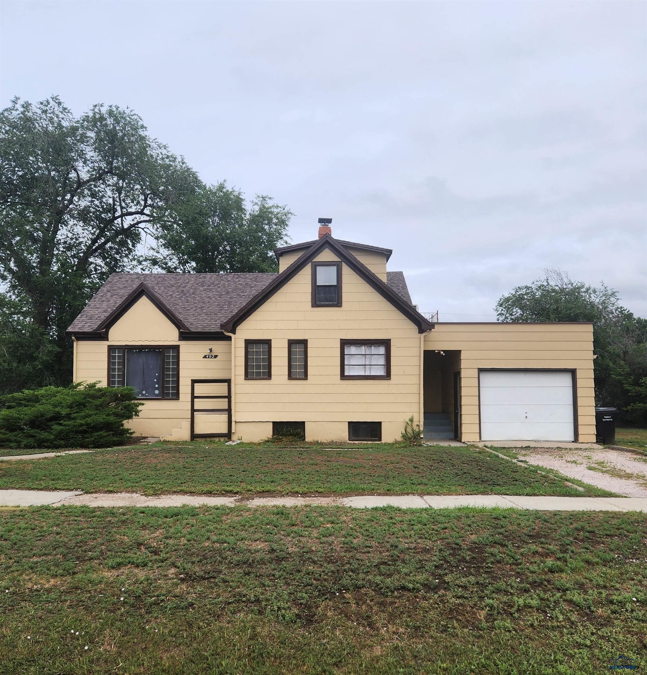 402 E MADISON DR