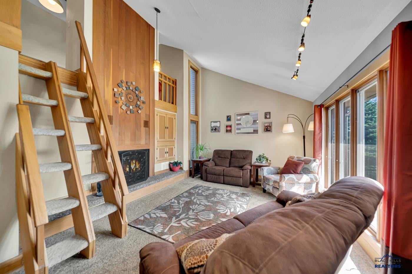 3201 HOGAN CT