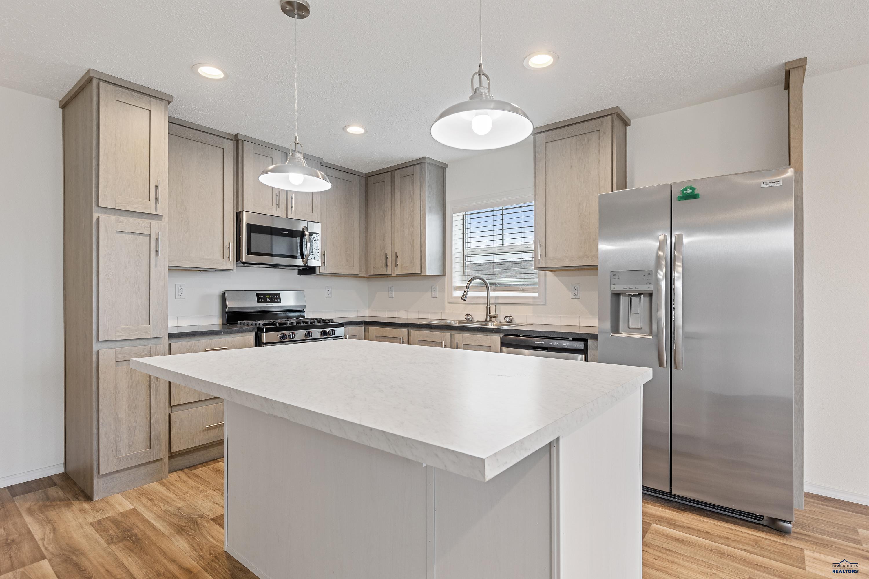 1717.12 E PHILADELPHIA