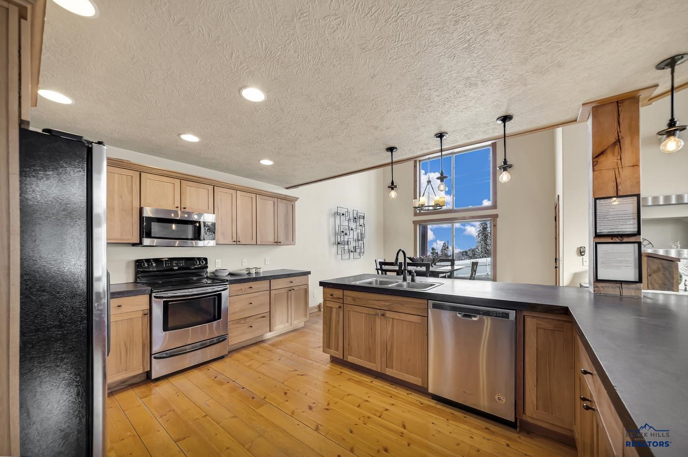 Lead, South Dakota, 57754, United States, 3 Bedrooms Bedrooms, ,3 BathroomsBathrooms,Residential,Active,2007127