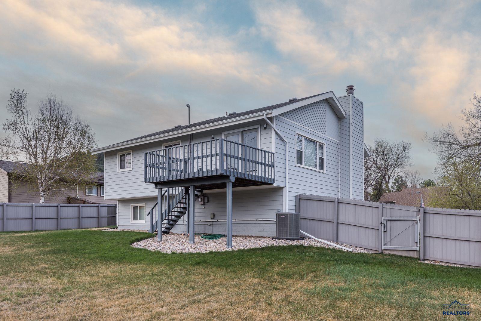 3010 COUNTRY CLUB CT