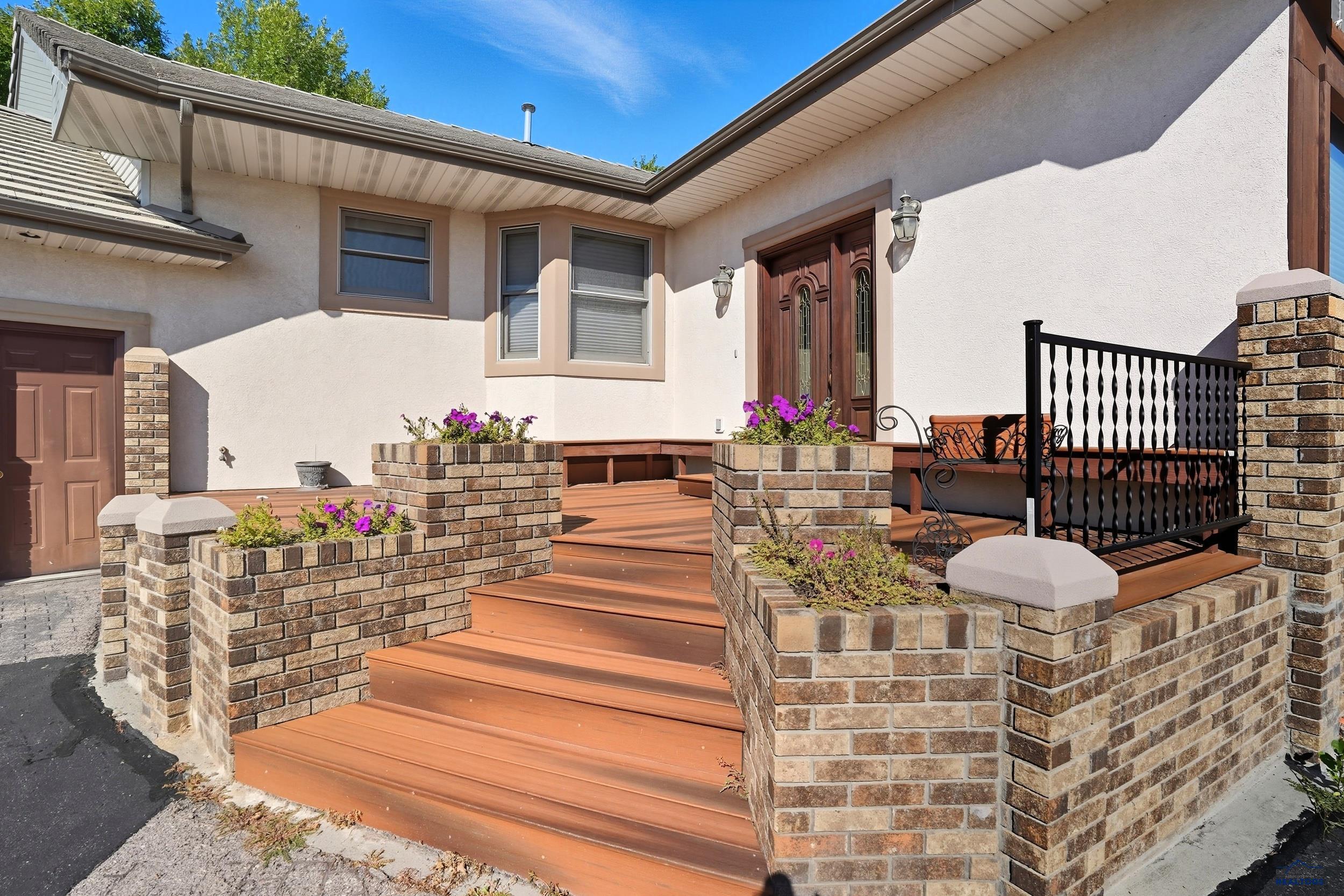 1621 NICKEL ST