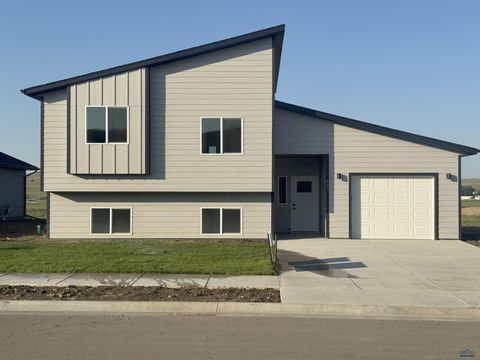 901 BENNINGTON DR Box Elder SD 57719