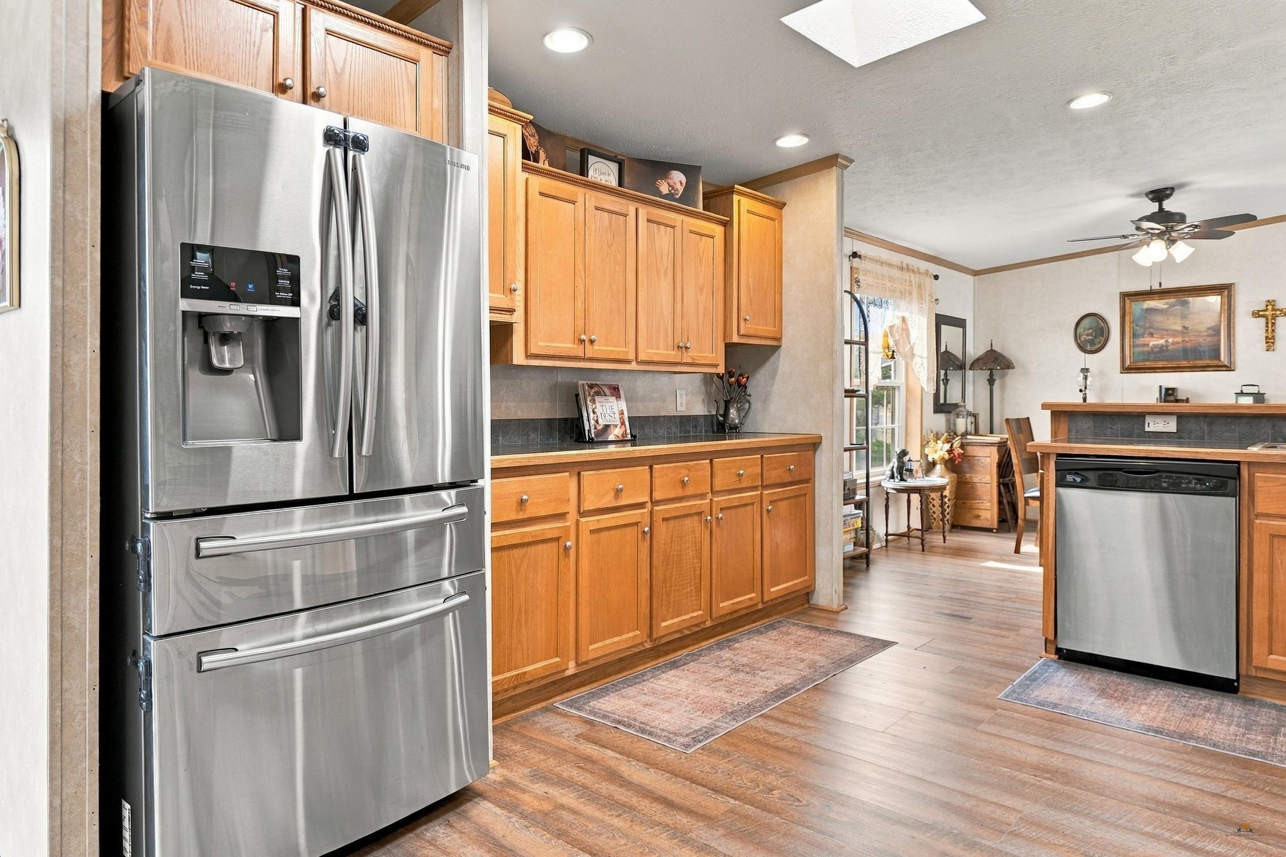 1216 FOOTHILL DR