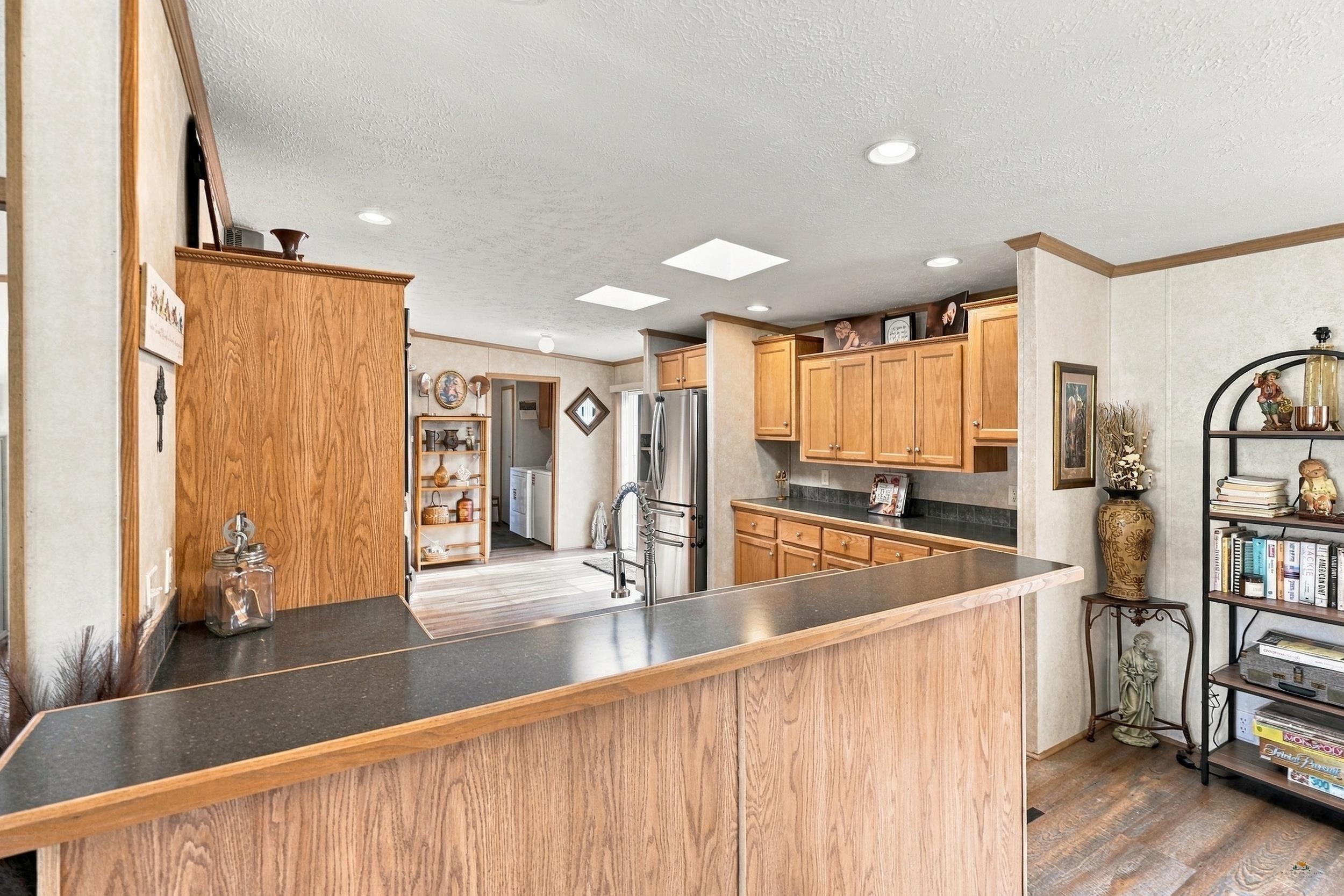 1216 FOOTHILL DR