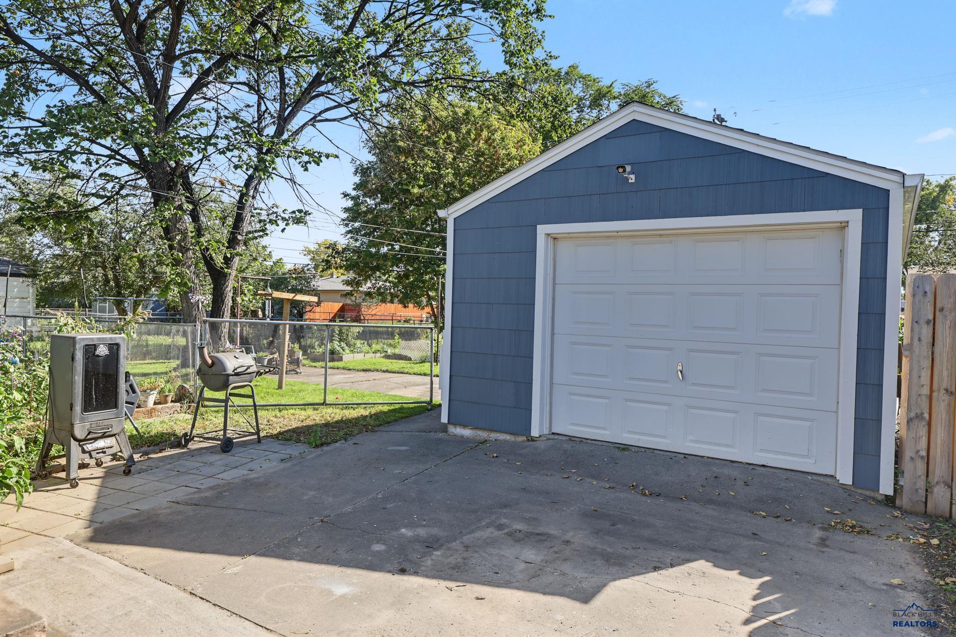 1207 E ST CLOUD ST