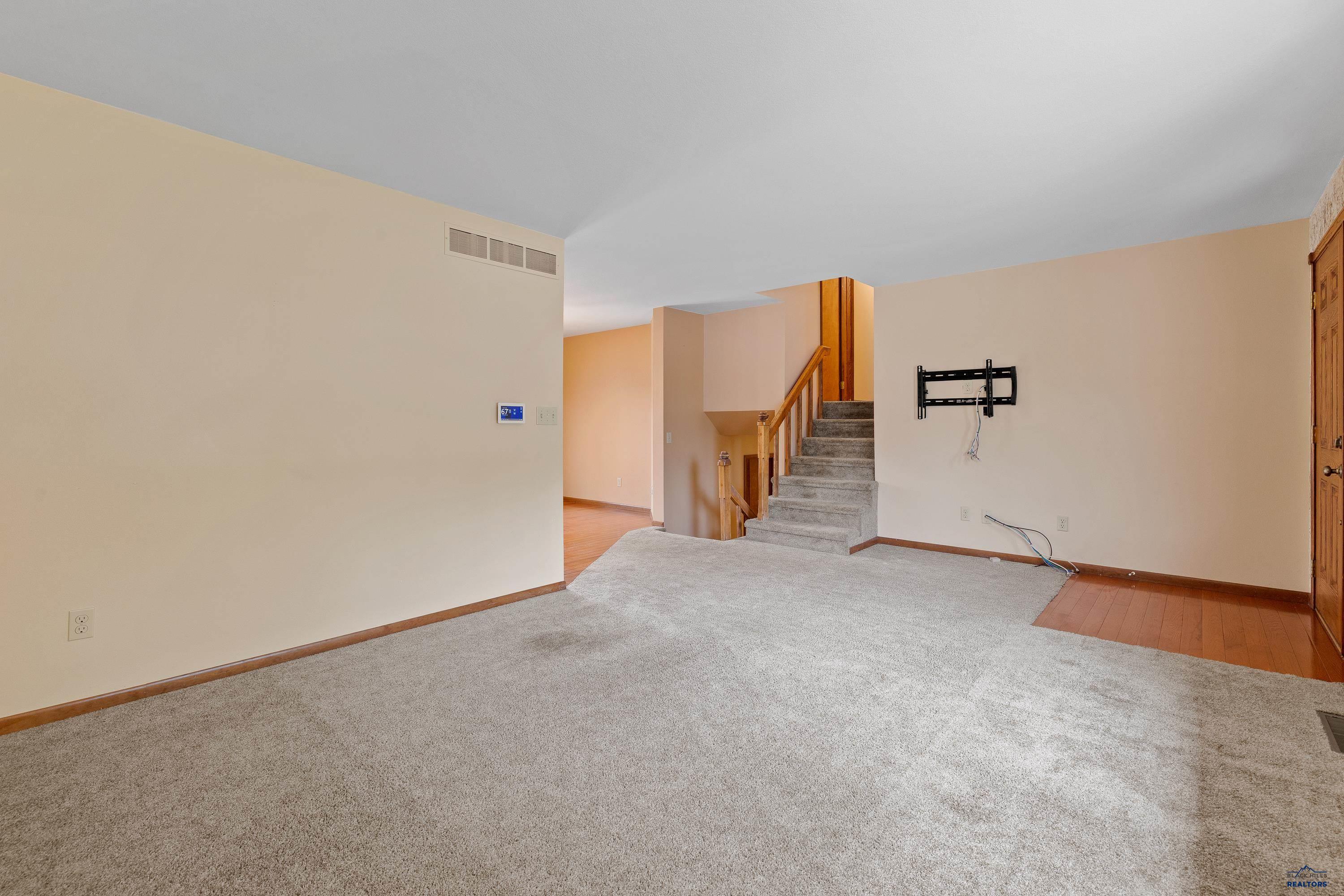 2708 RAYMOND DR