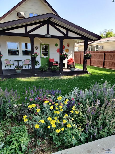 202 E ROGERS ST Bison SD 57620