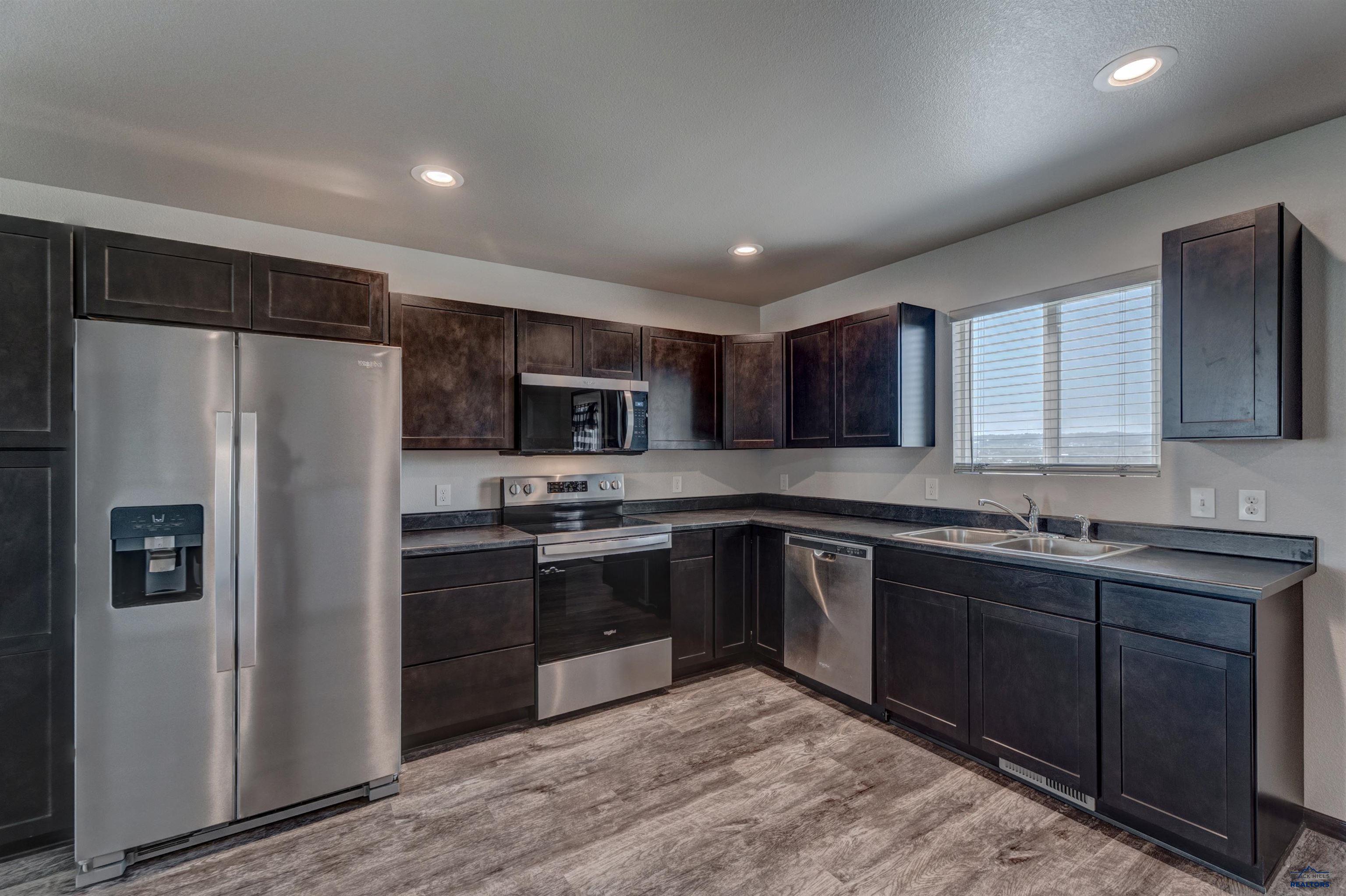 721 DIAMOND RIDGE BOULEVARD